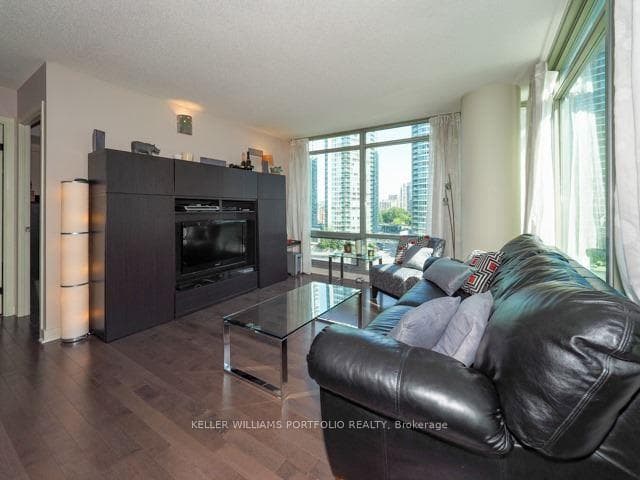 81 Navy Wharf Court Unit 912 photo 2