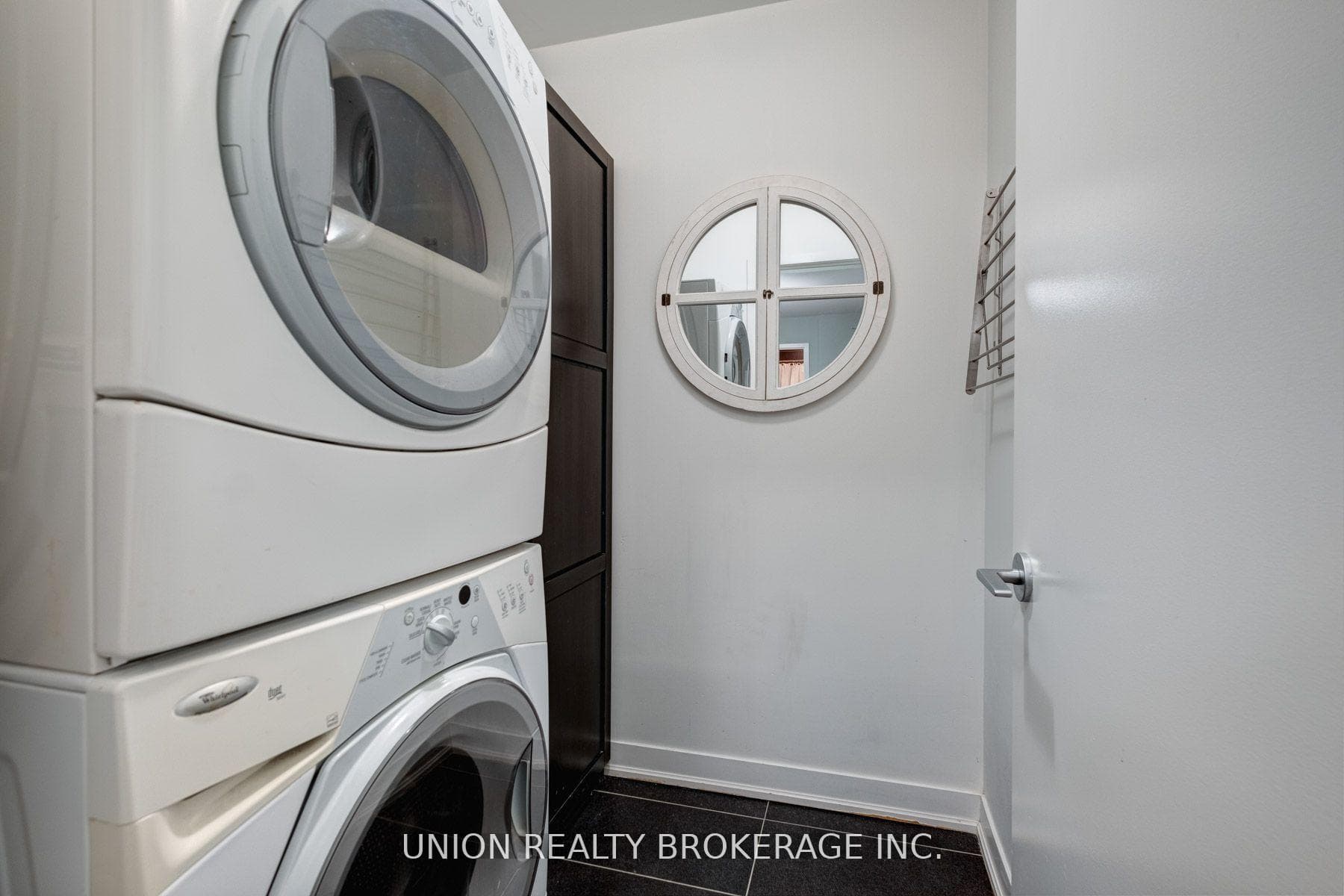201 Carlaw Avenue Unit 105 photo 29