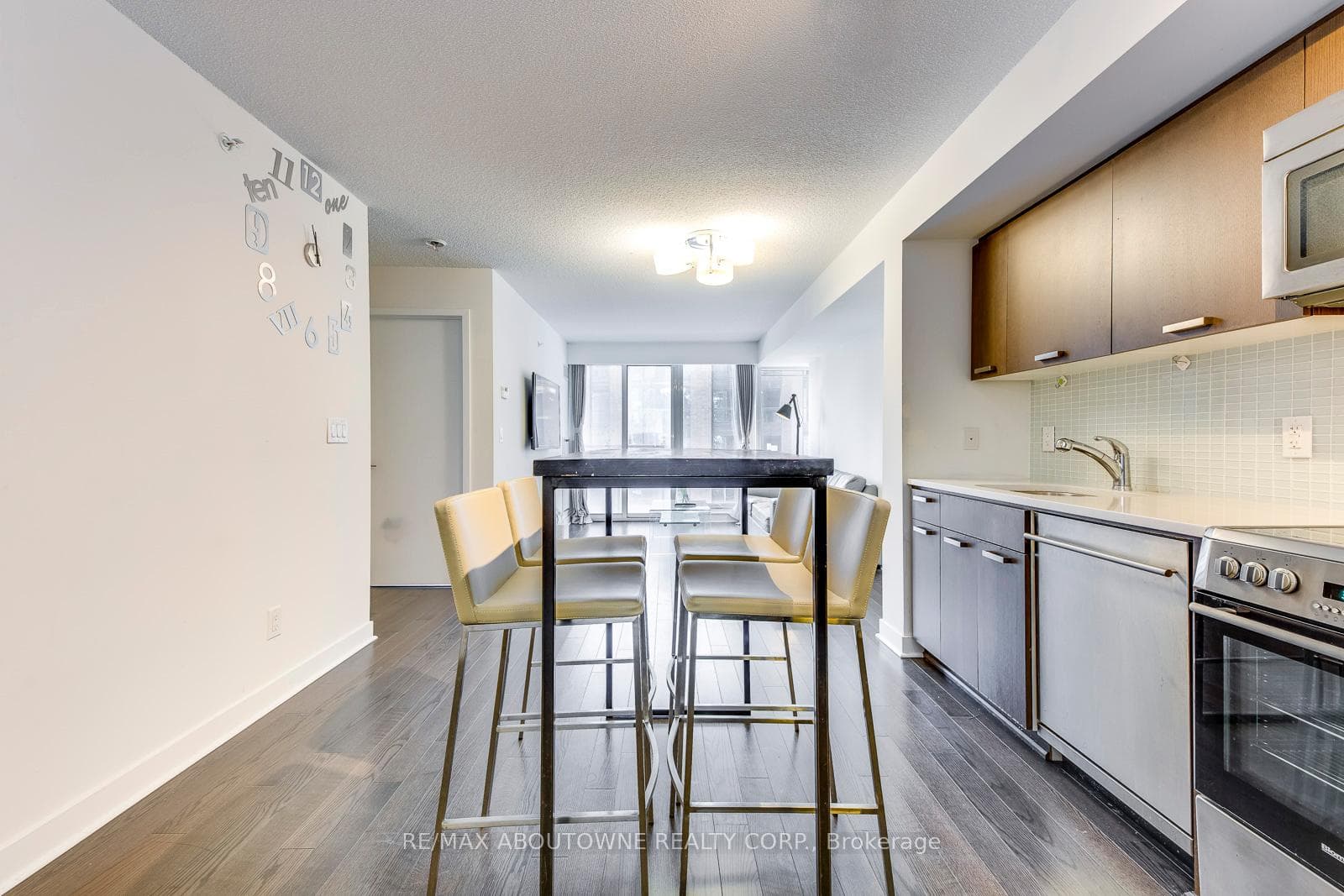295 Adelaide Street Unit 406 photo 8