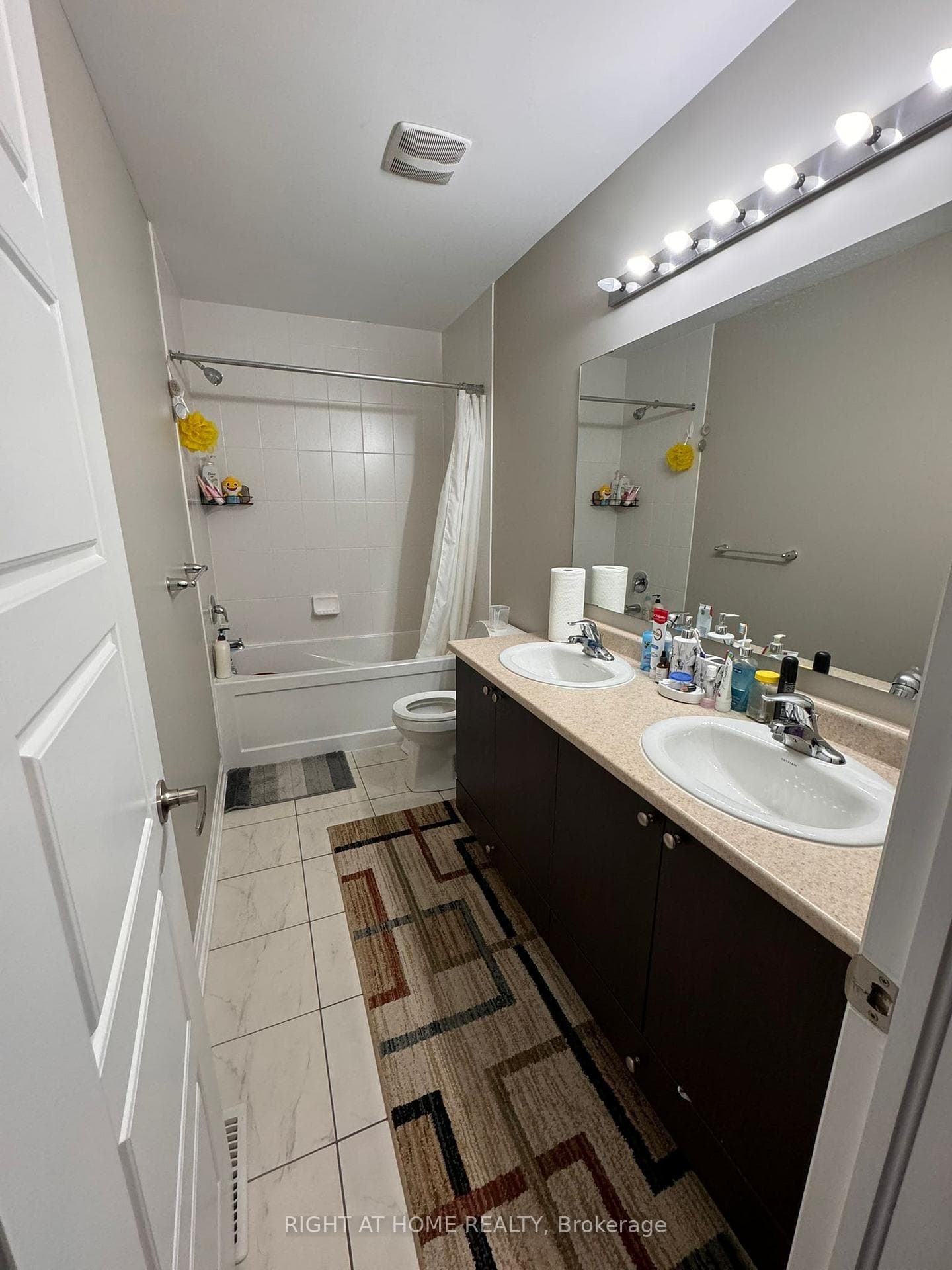 165 Hampshire Way Unit 18 photo 14