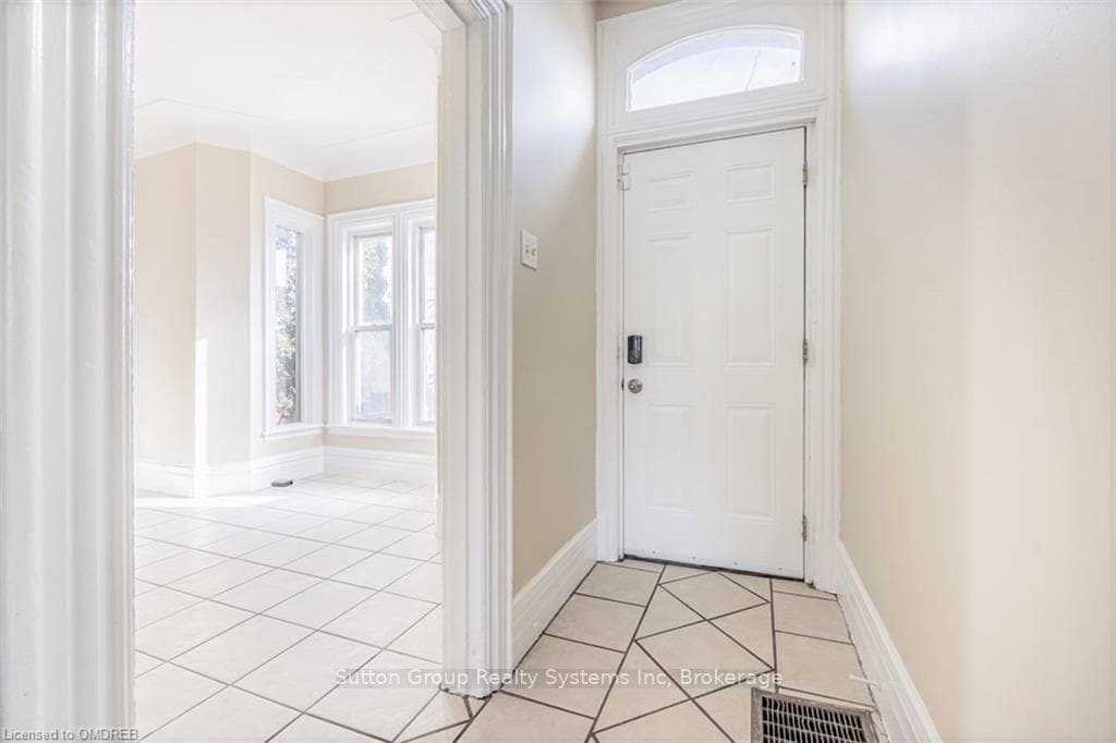 255 WENTWORTH Street photo 2