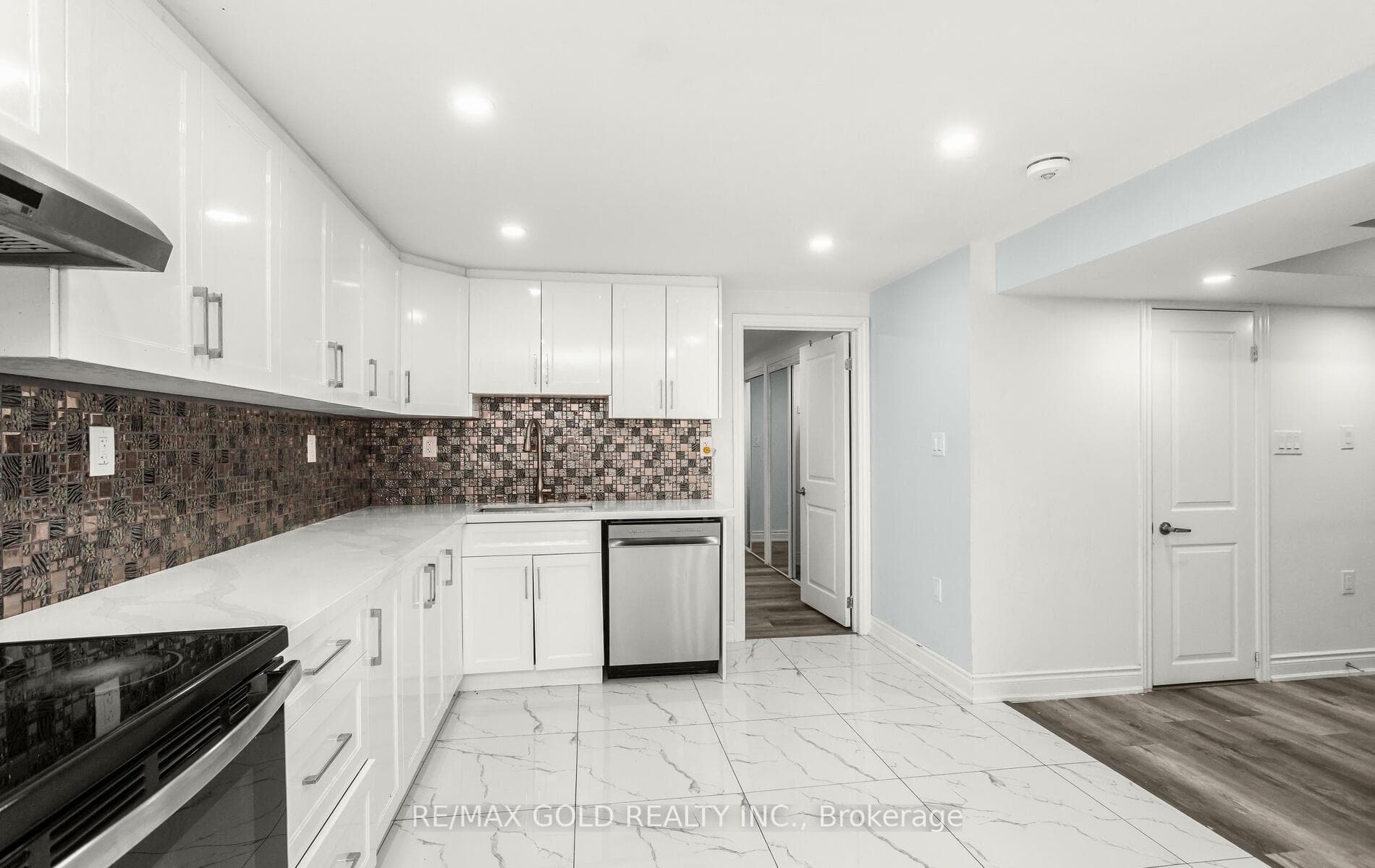 1075 Gorham Way photo 9