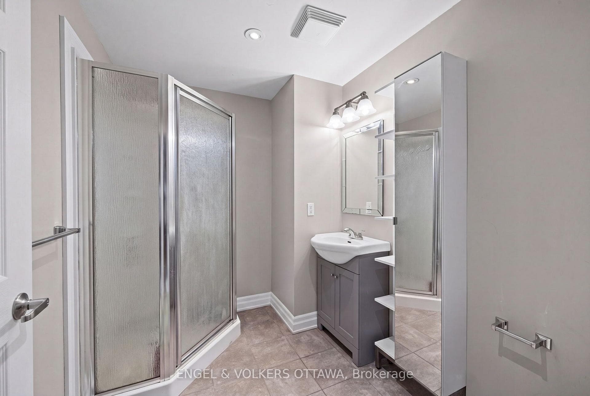 5833A Rideau Valley Drive photo 34