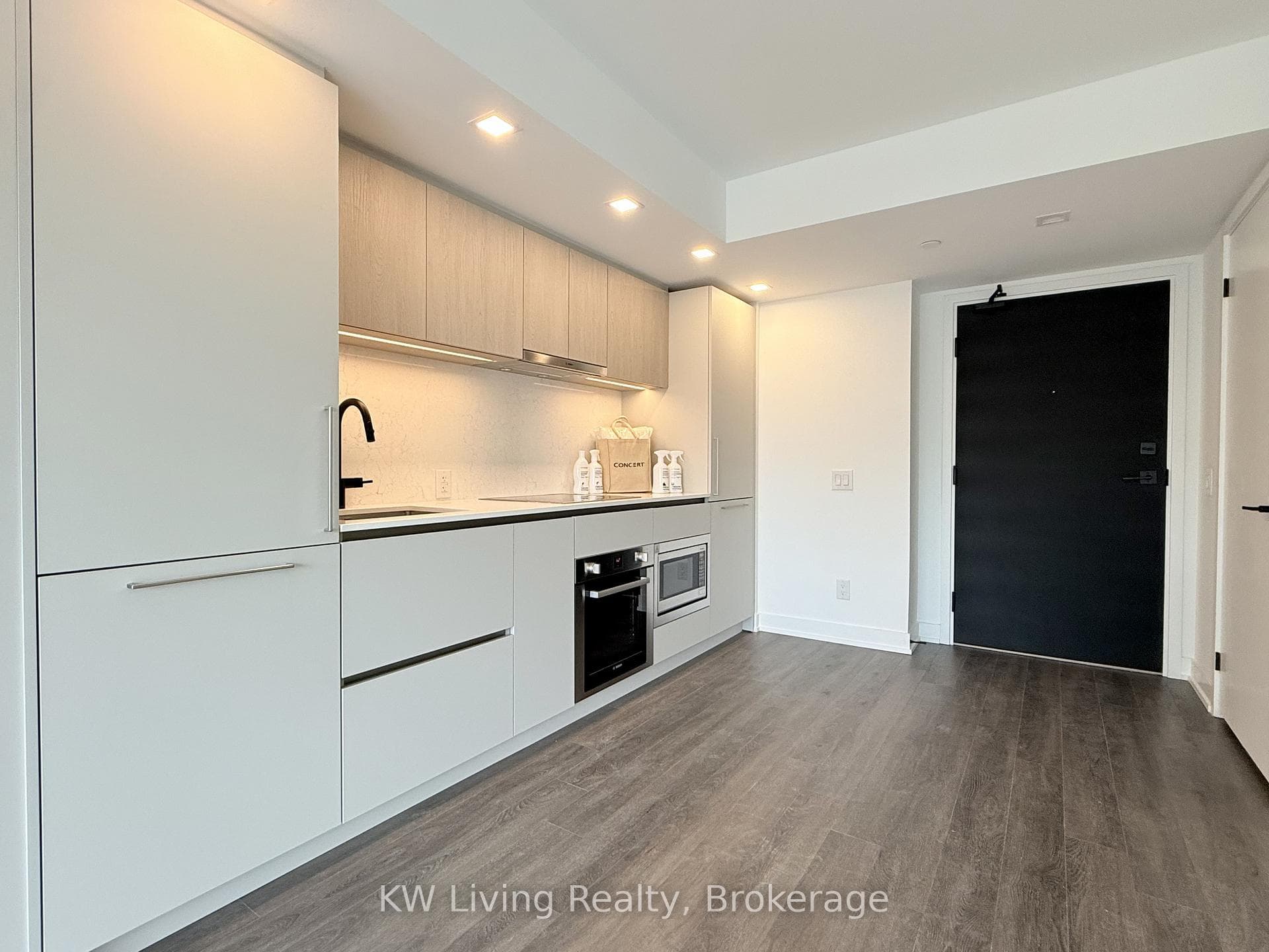 609 Sherbourne Street Unit 307 photo 24