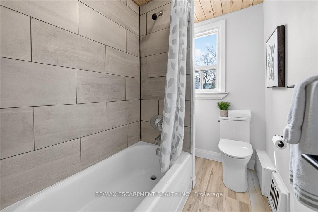 518 Quebec Avenue photo 19