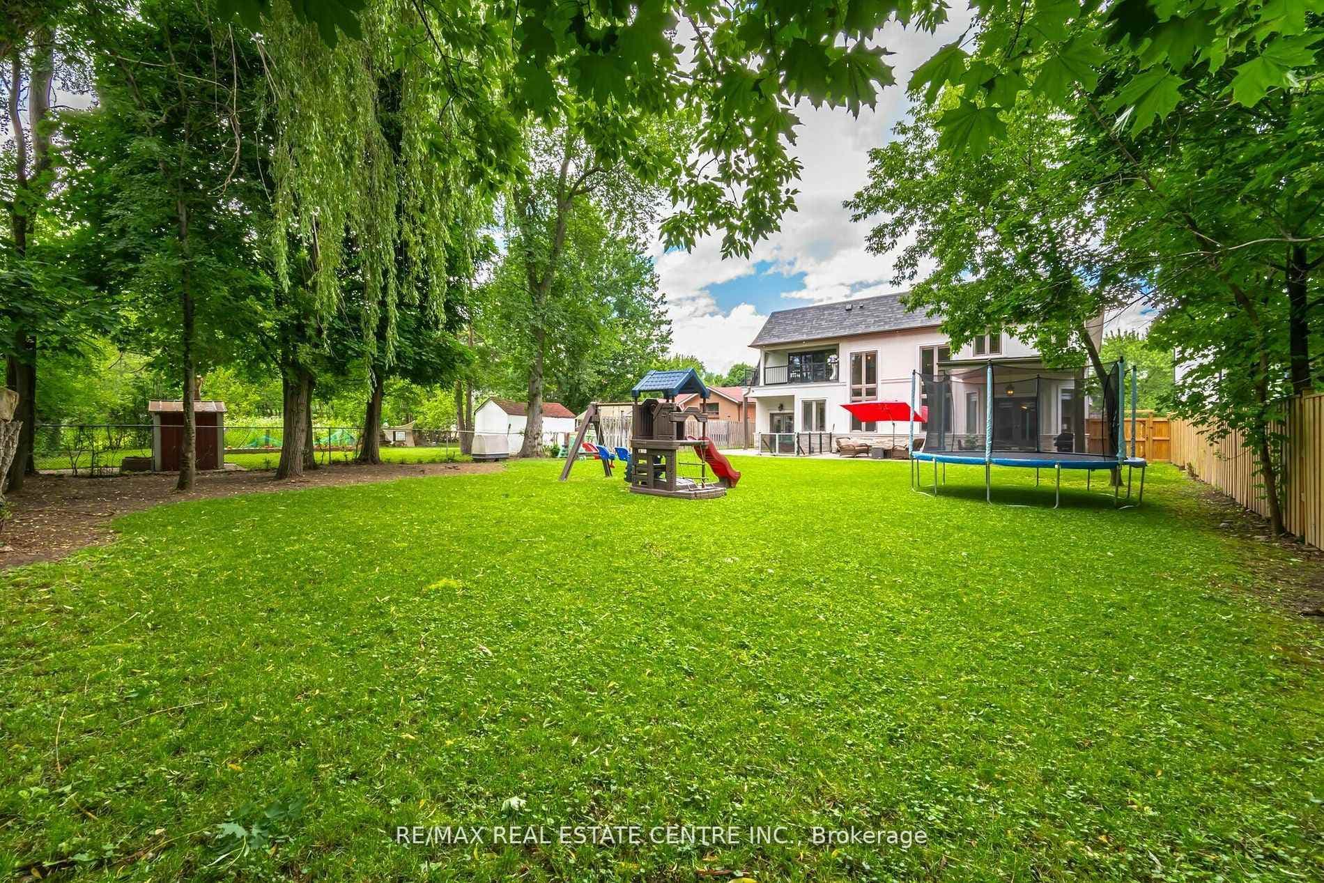 1040 Kent Avenue photo 38
