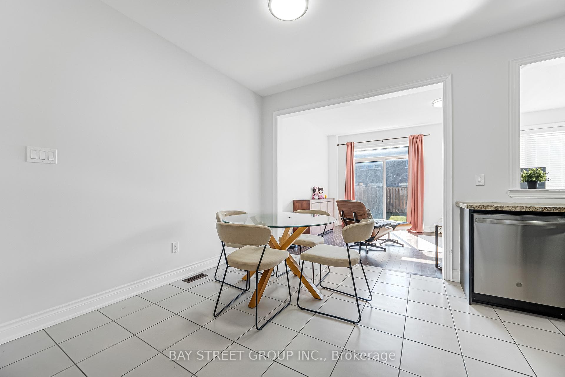 60 Mohandas Drive photo 18
