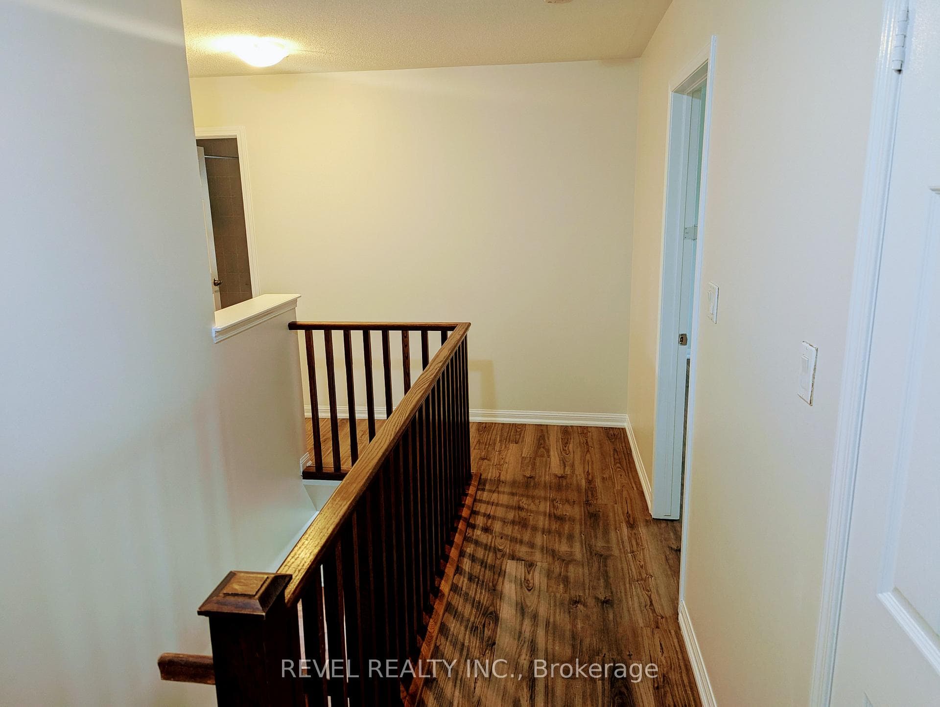 918 Hepburn Road photo 8
