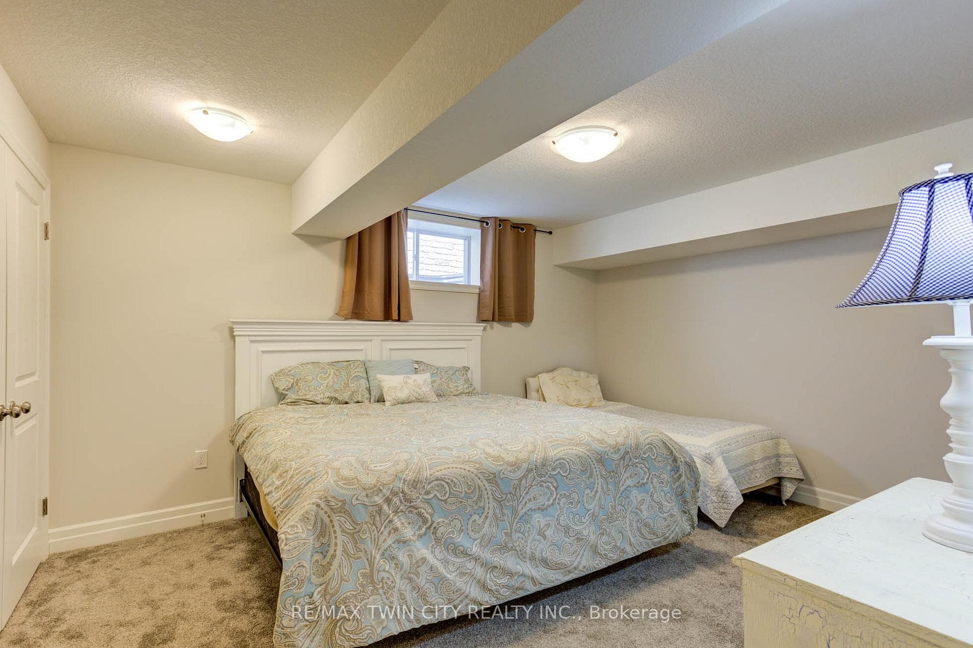575 Albert Avenue Unit 2 photo 31