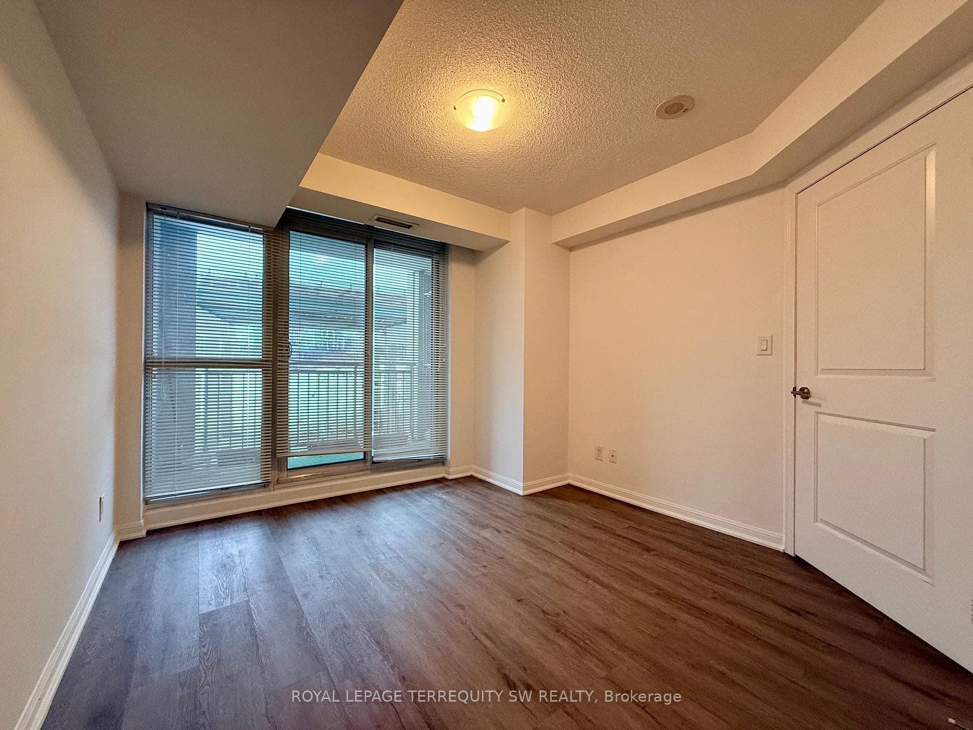 35 Bastion Street Unit 625 photo 5