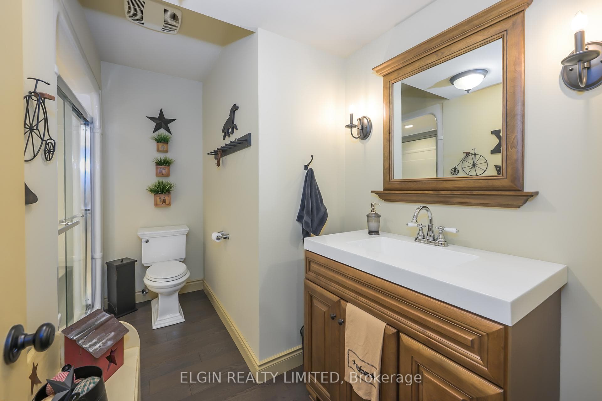 11 Doral Court photo 41