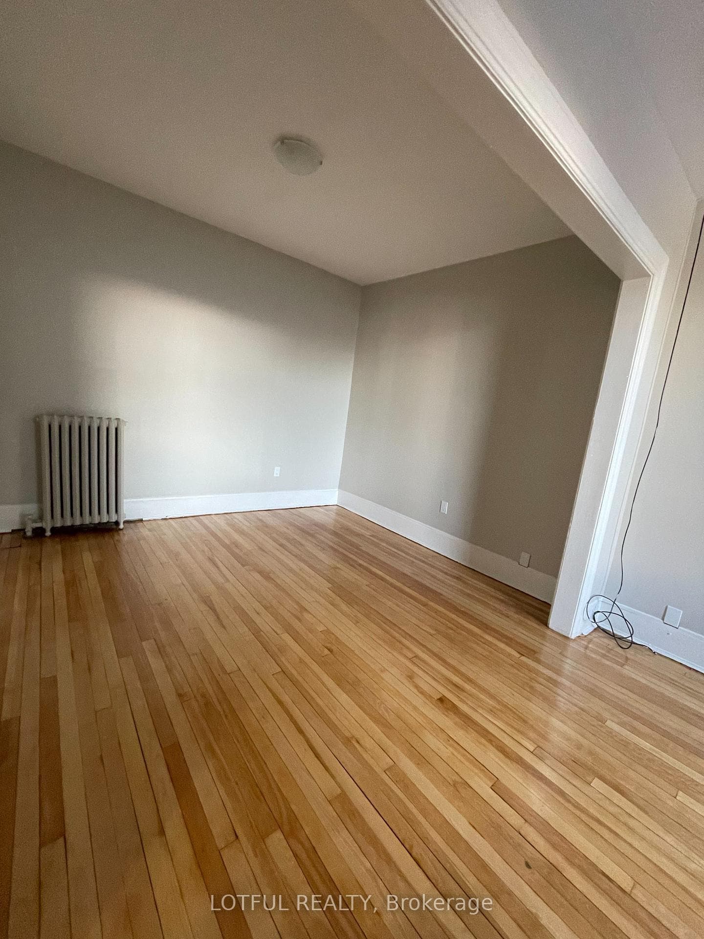 4-1/2 Russell Street Unit 3 photo 4