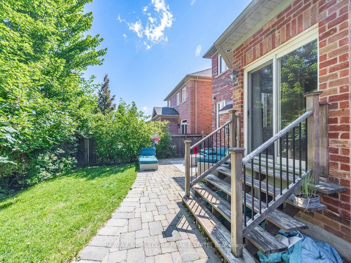 211 Sir Benson Drive photo 30