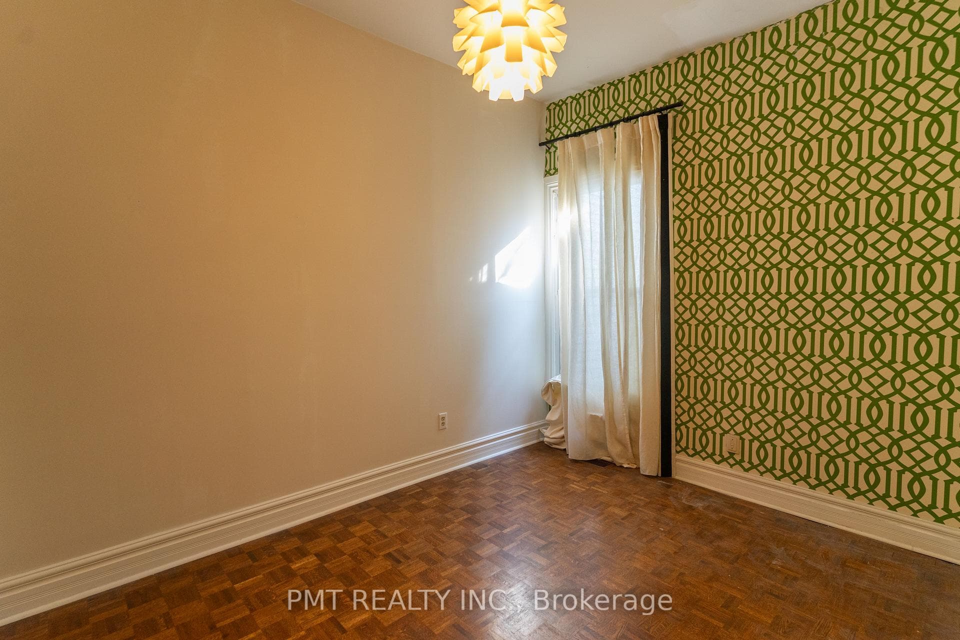 59 Huntley Street photo 10