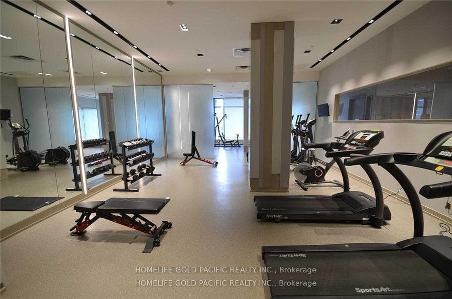 128 FAIRVIEW MALL Drive Unit 601 photo 13