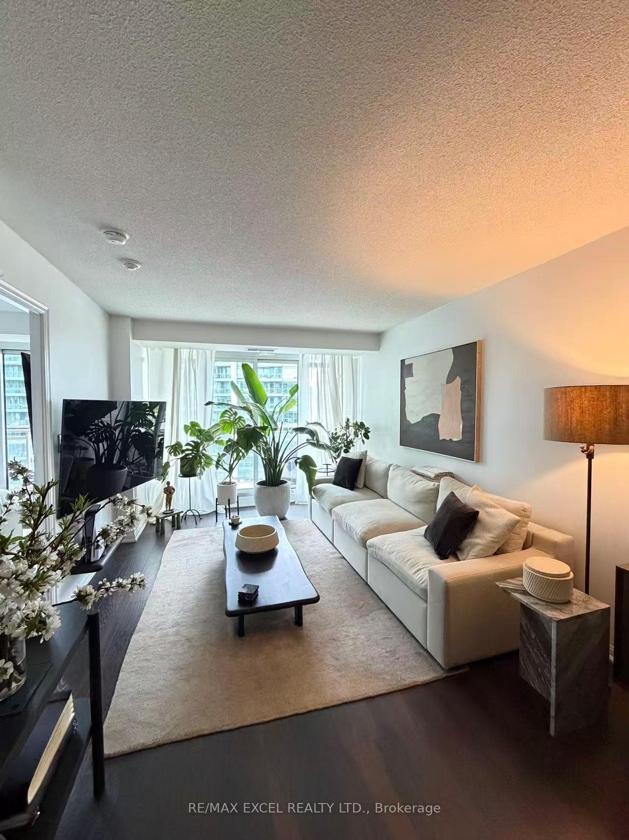 35 Bastion Street Unit 1716 photo 4