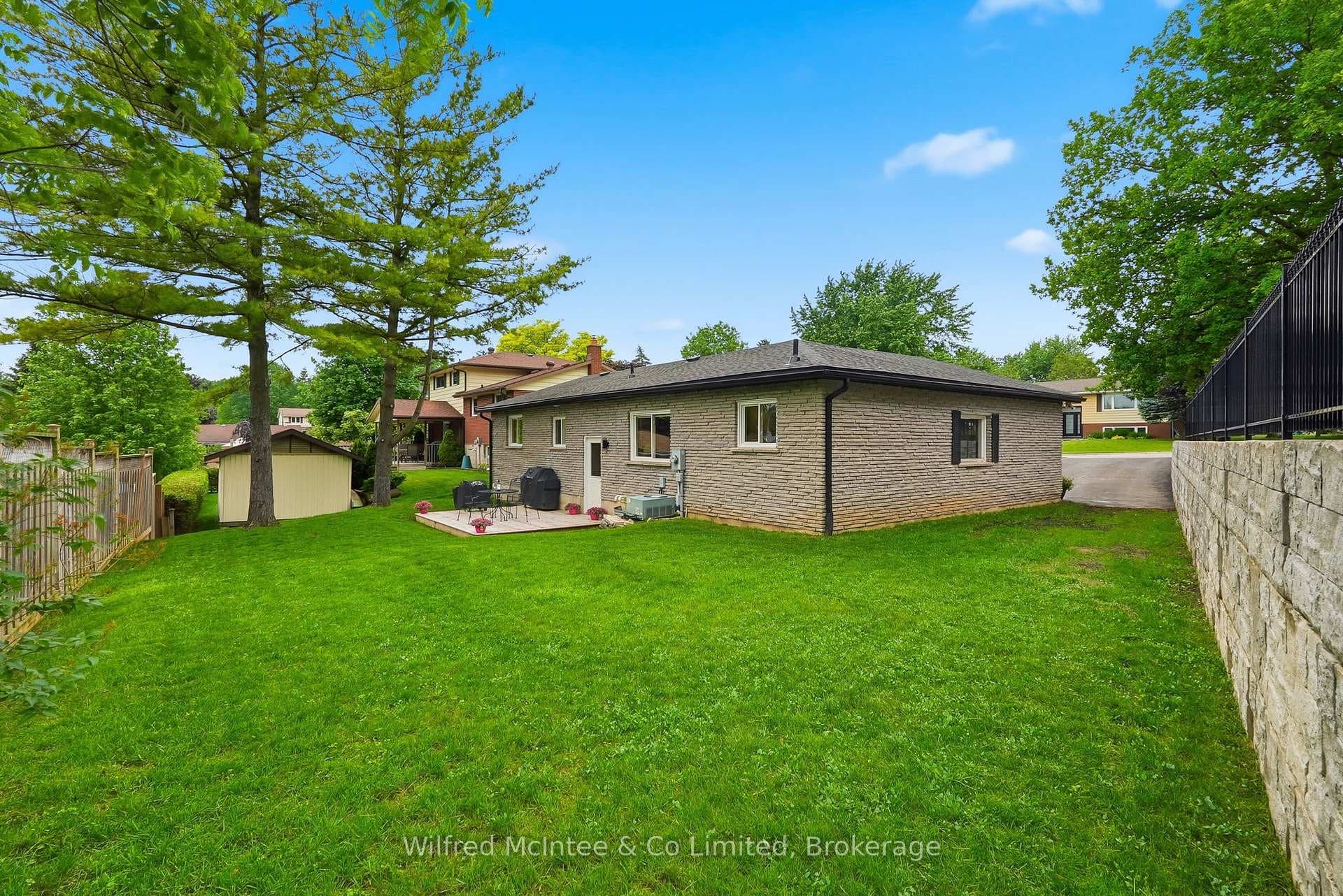 322 Thomas Street photo 41