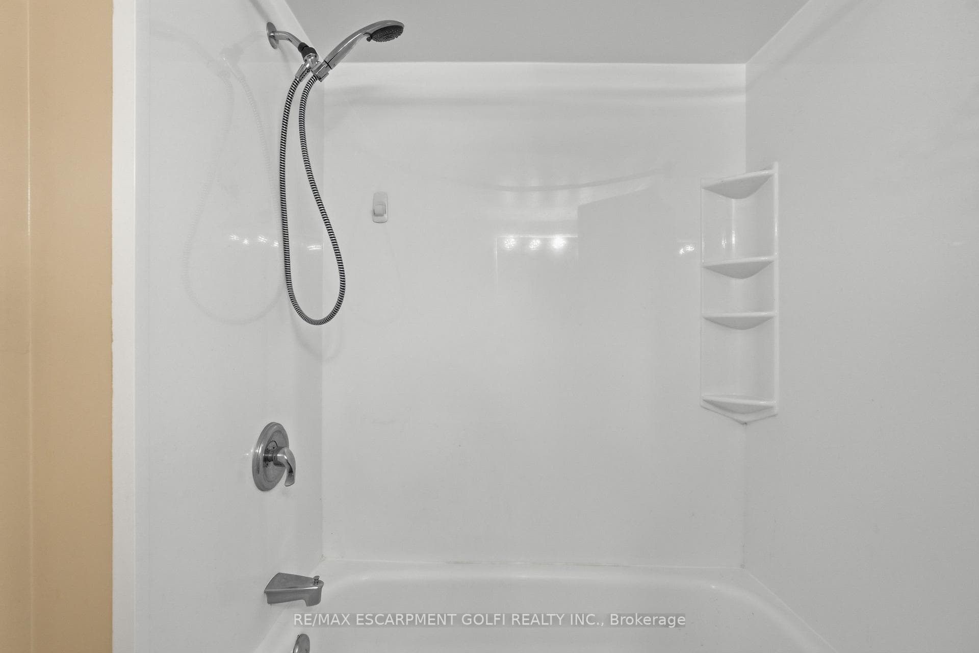 7 Gale Crescent Unit B3 photo 19