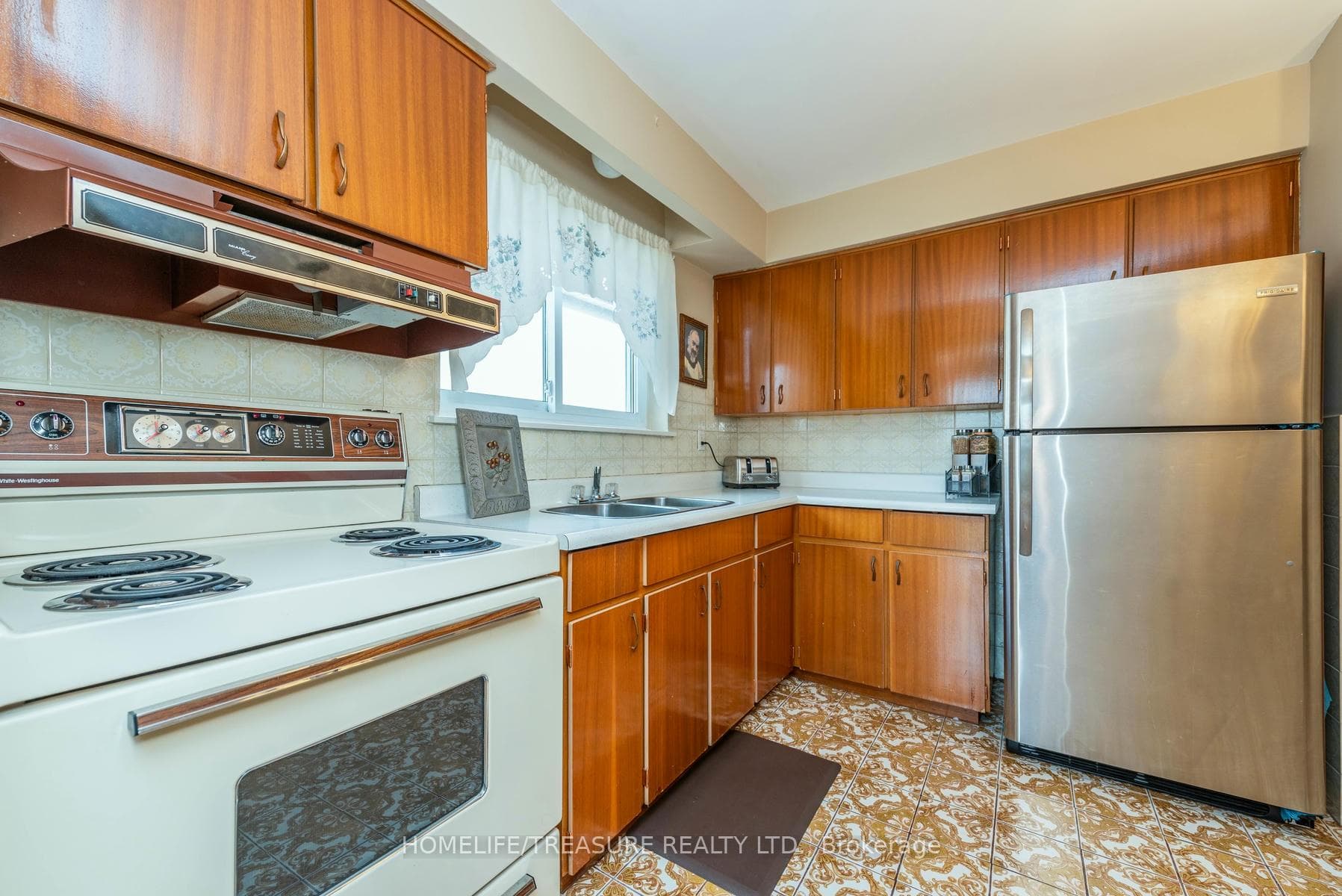 84 LASKAY Crescent photo 6