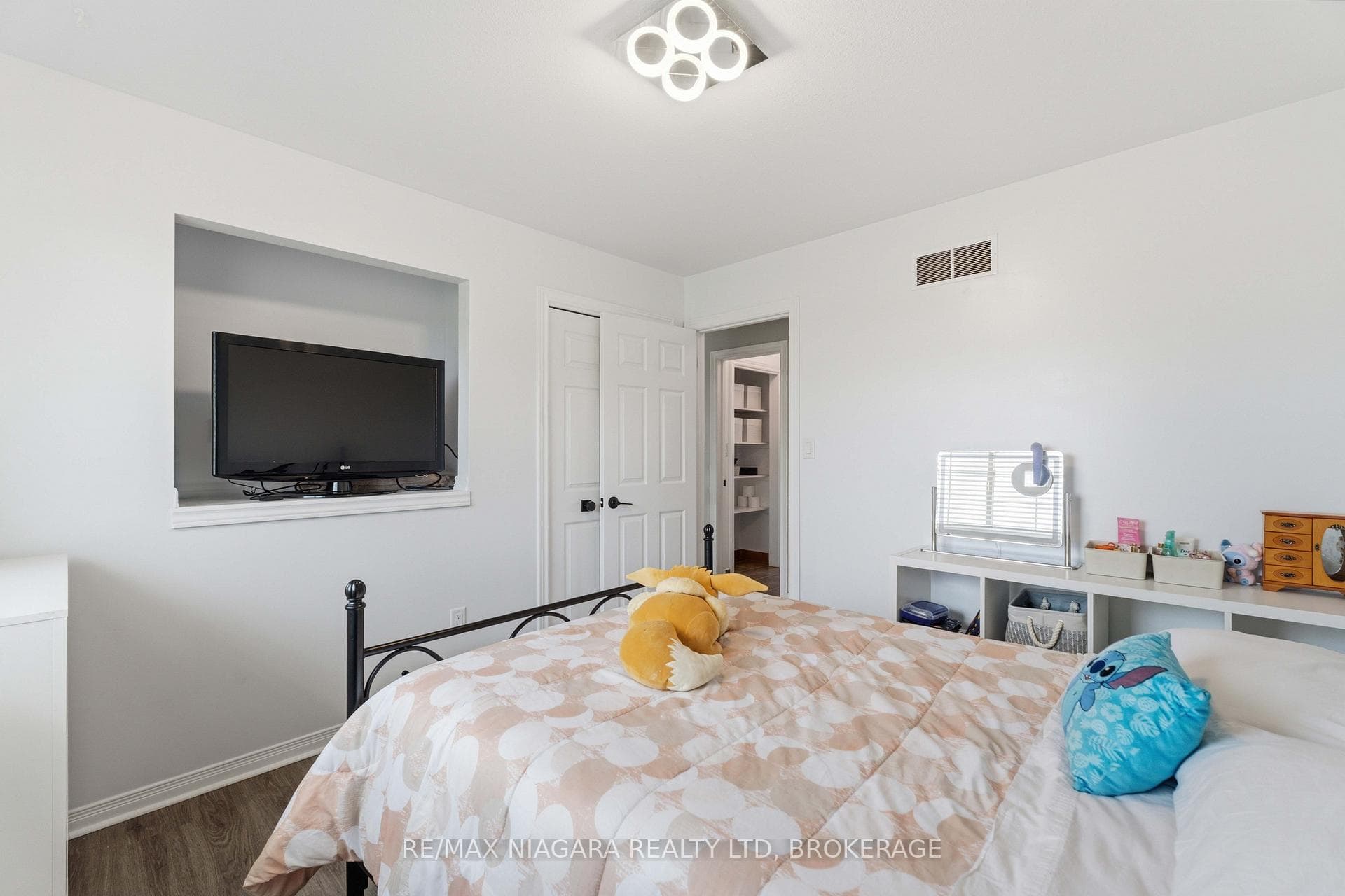 661 Carl Road photo 17