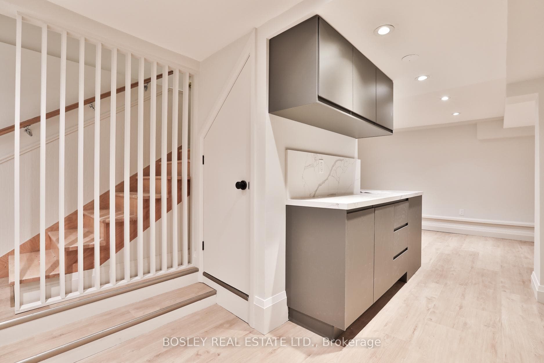 82 Belsize Drive photo 26