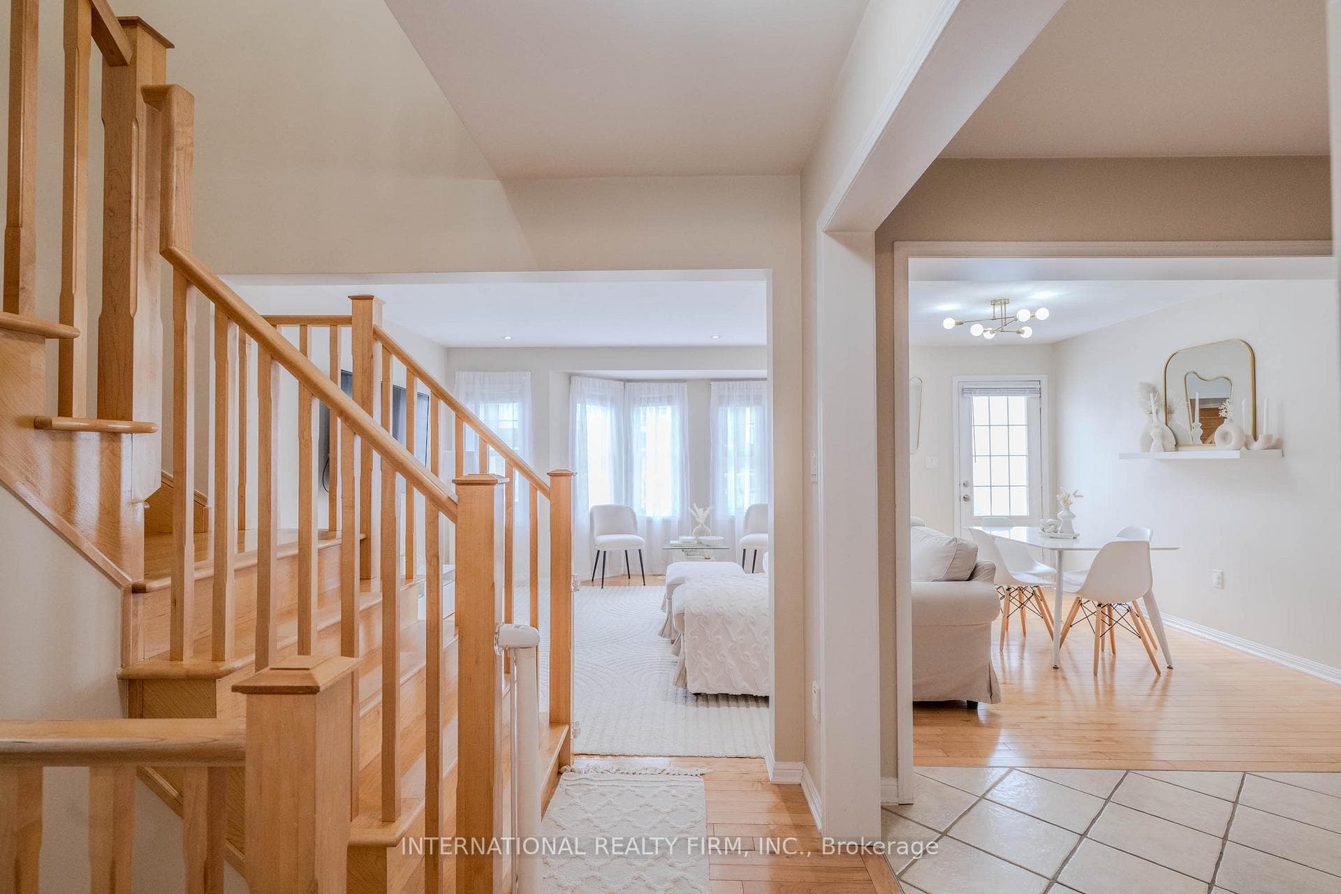 947 Deverell Place photo 10