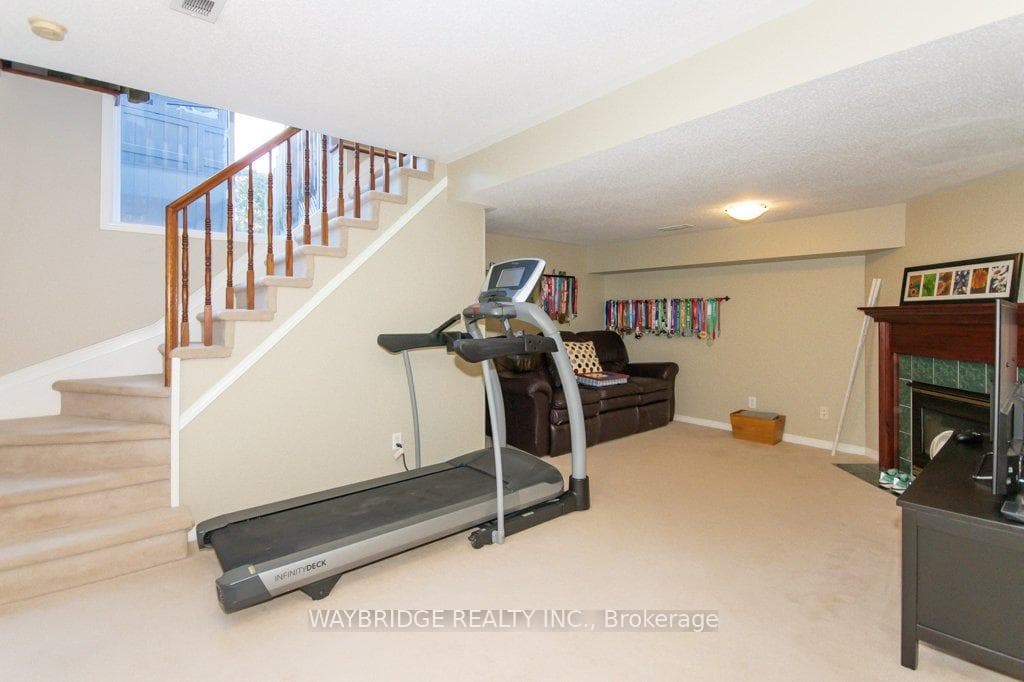 72 Trump Avenue photo 17