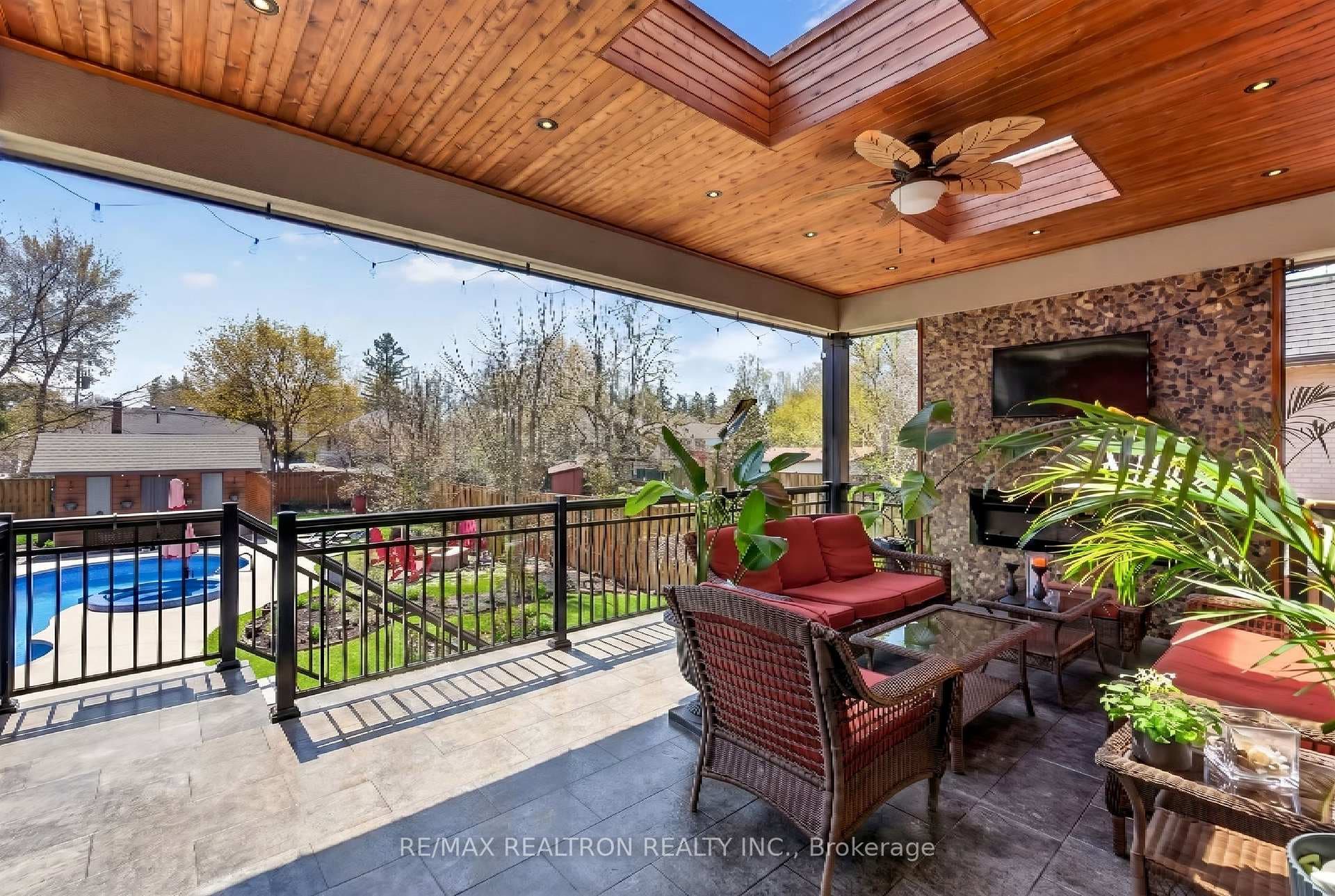 374 Elmwood Avenue photo 22