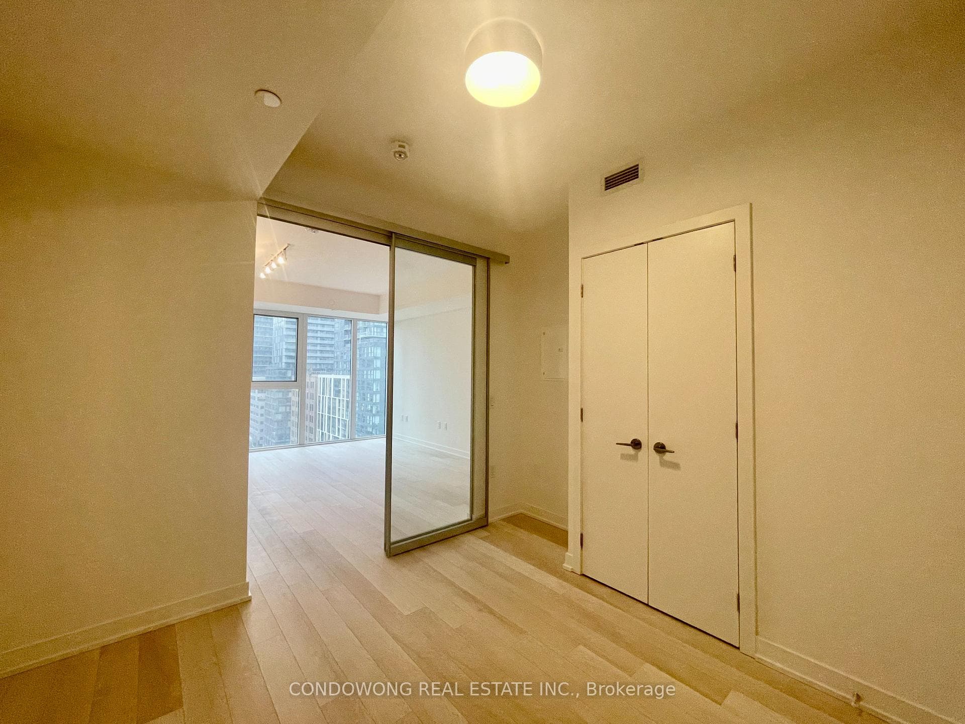 357 King Street Unit 1101 photo 5