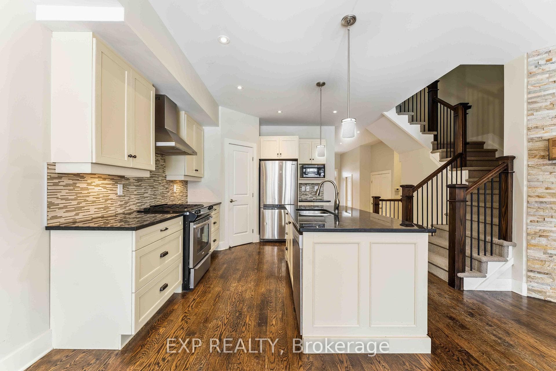 152 Rivington Street photo 9