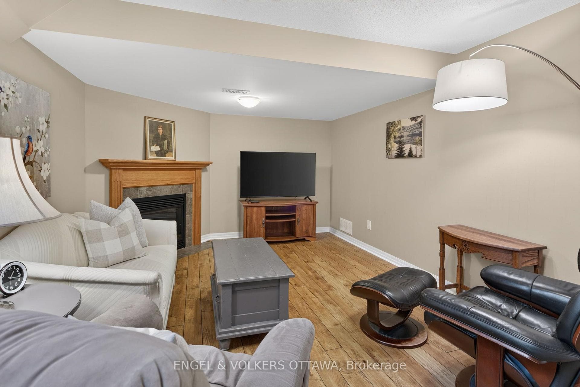 512 Knotridge Street photo 33