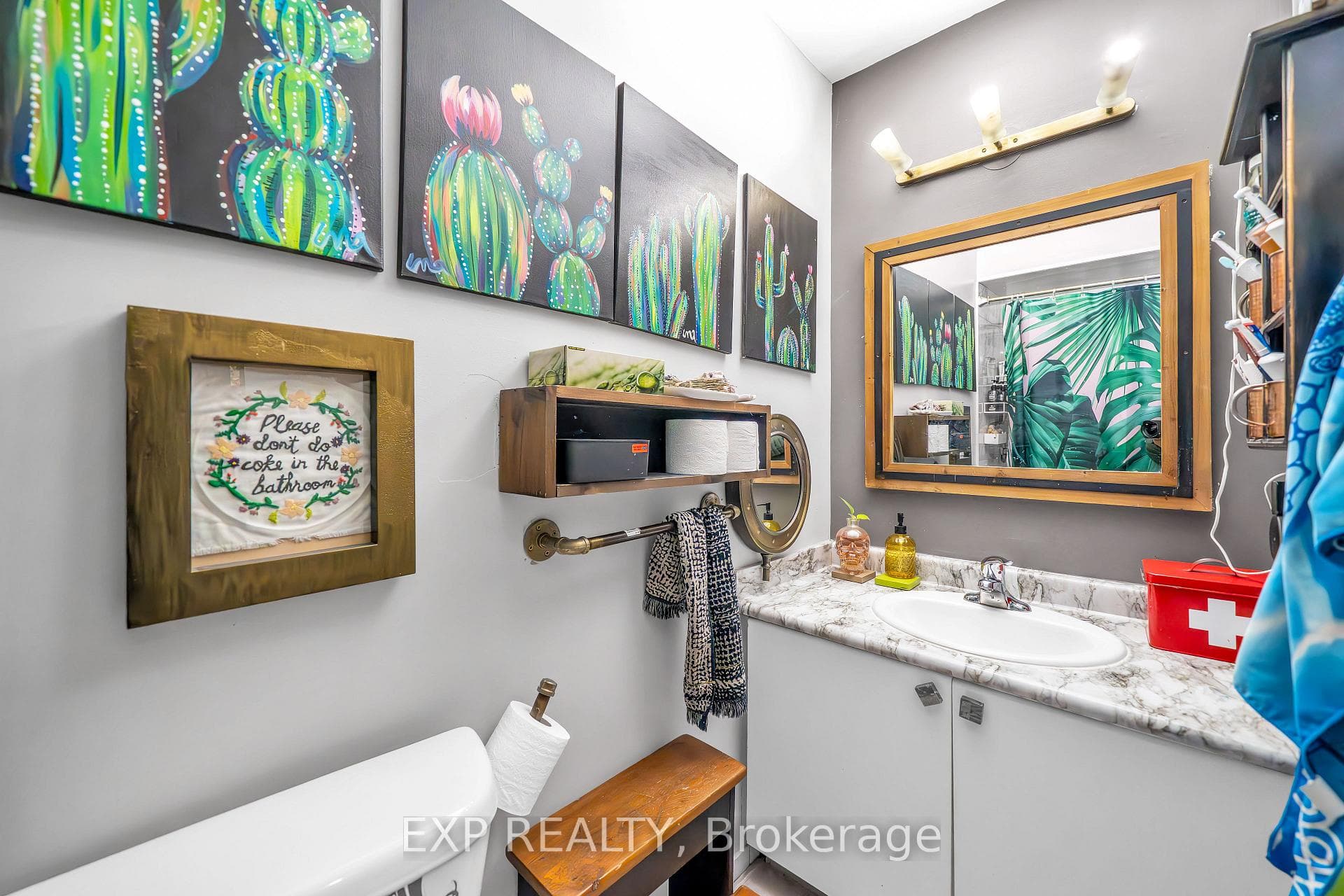 679 Frobisher Court photo 19