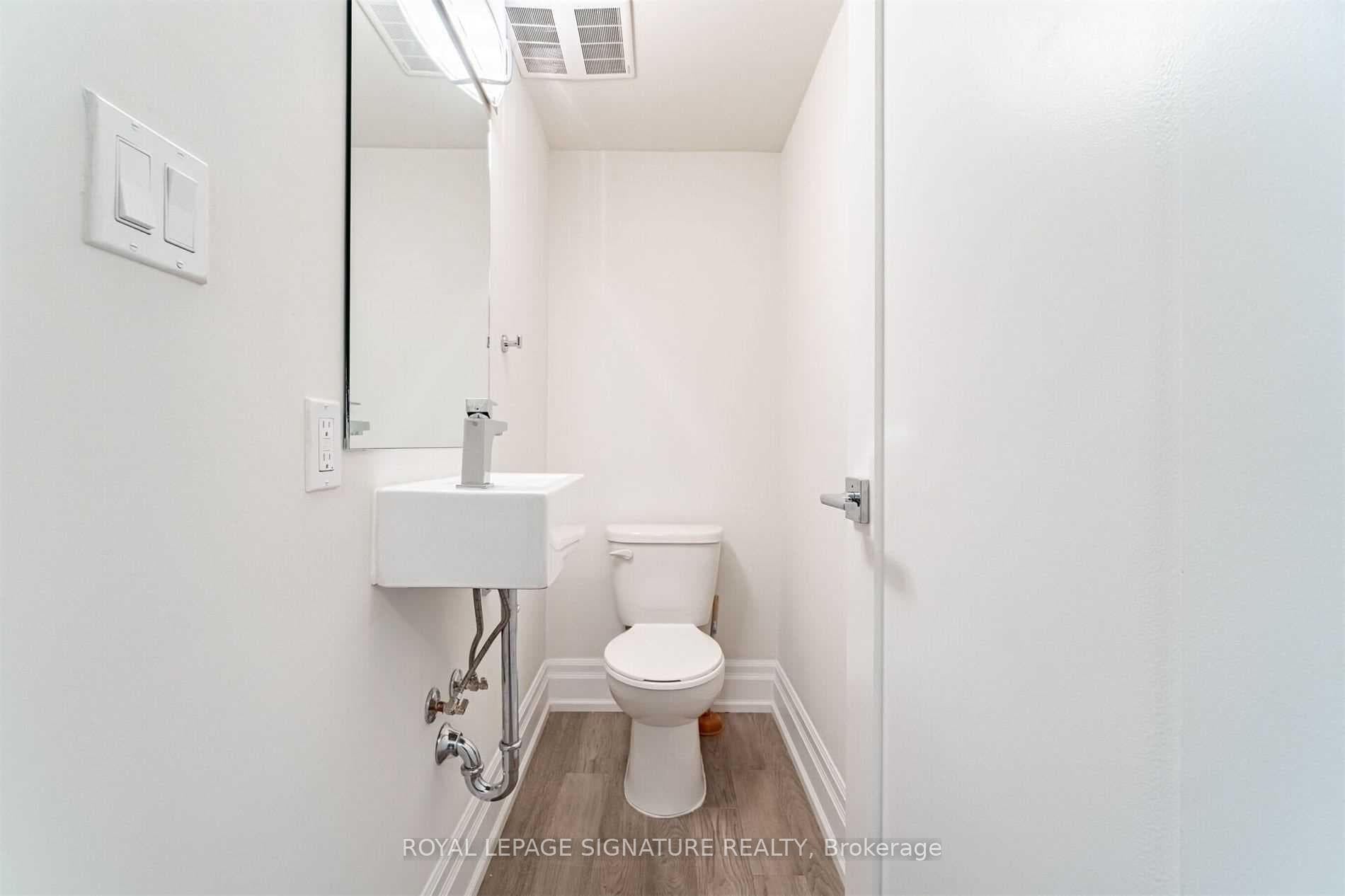 760 Lakeshore Road Unit 202 photo 9