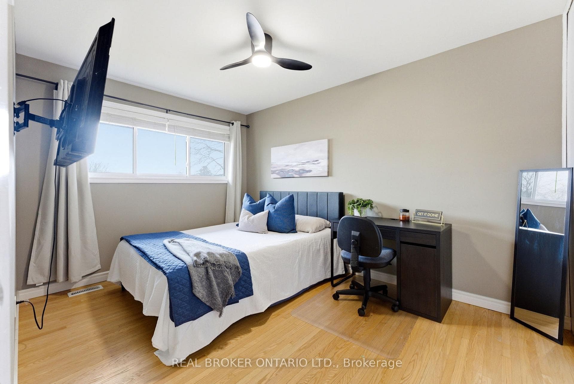 300 STONYBROOK Drive photo 16