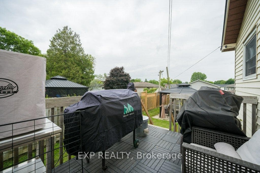 74 Kerr Crescent photo 31