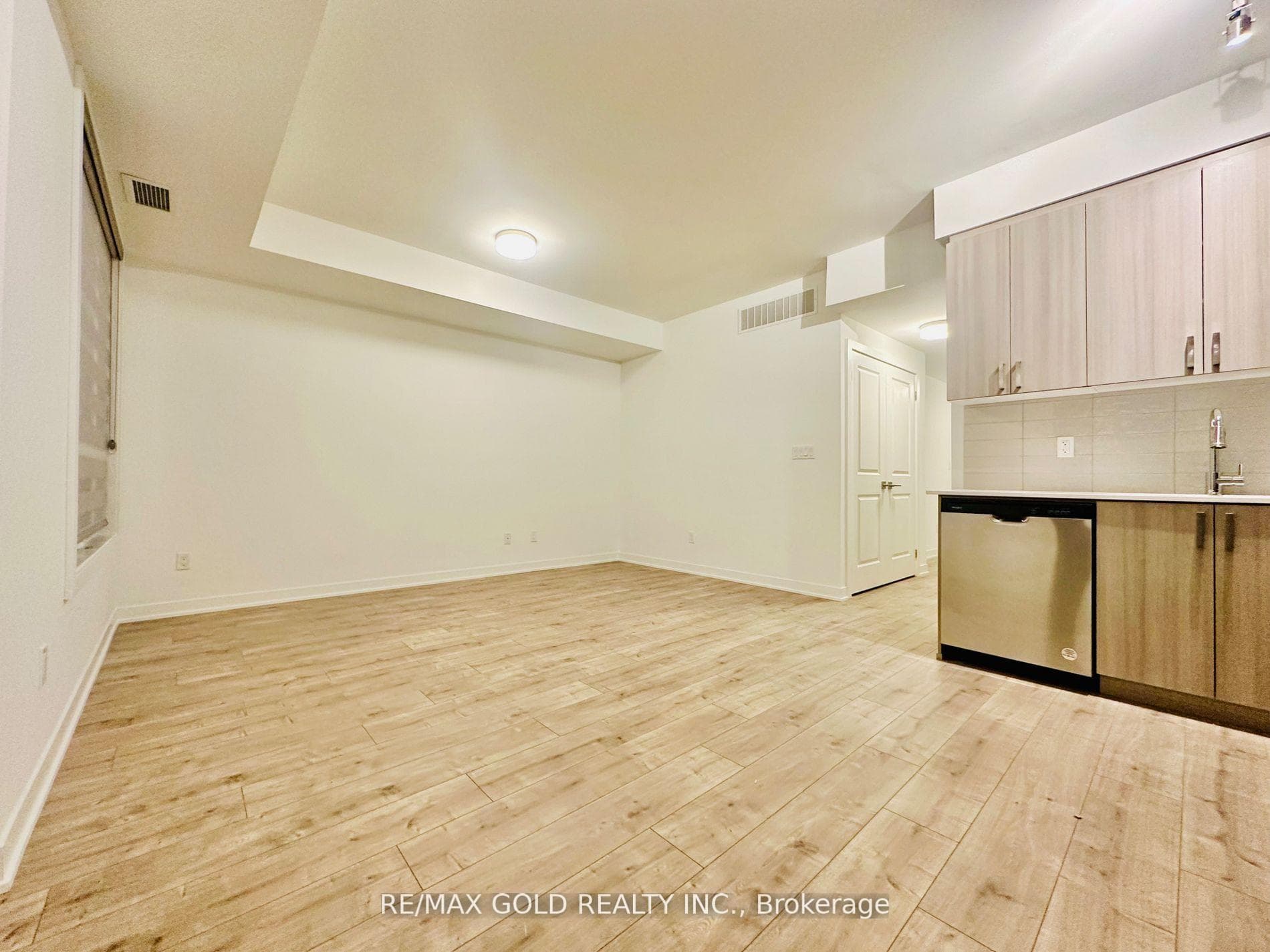 4015 Hickory Drive Unit 13 photo 9