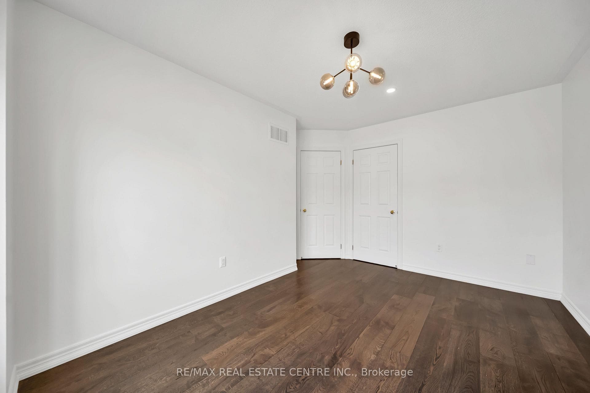 8 Munch Place photo 39