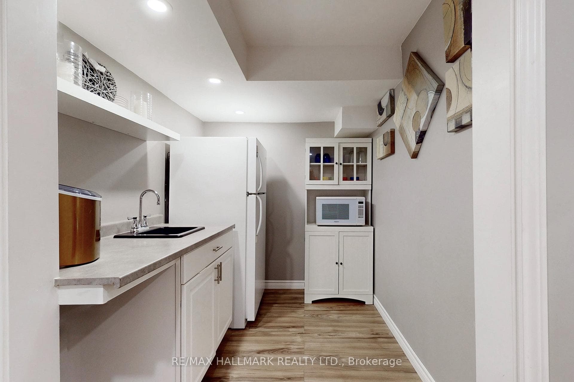 136 Redfern Crescent photo 27