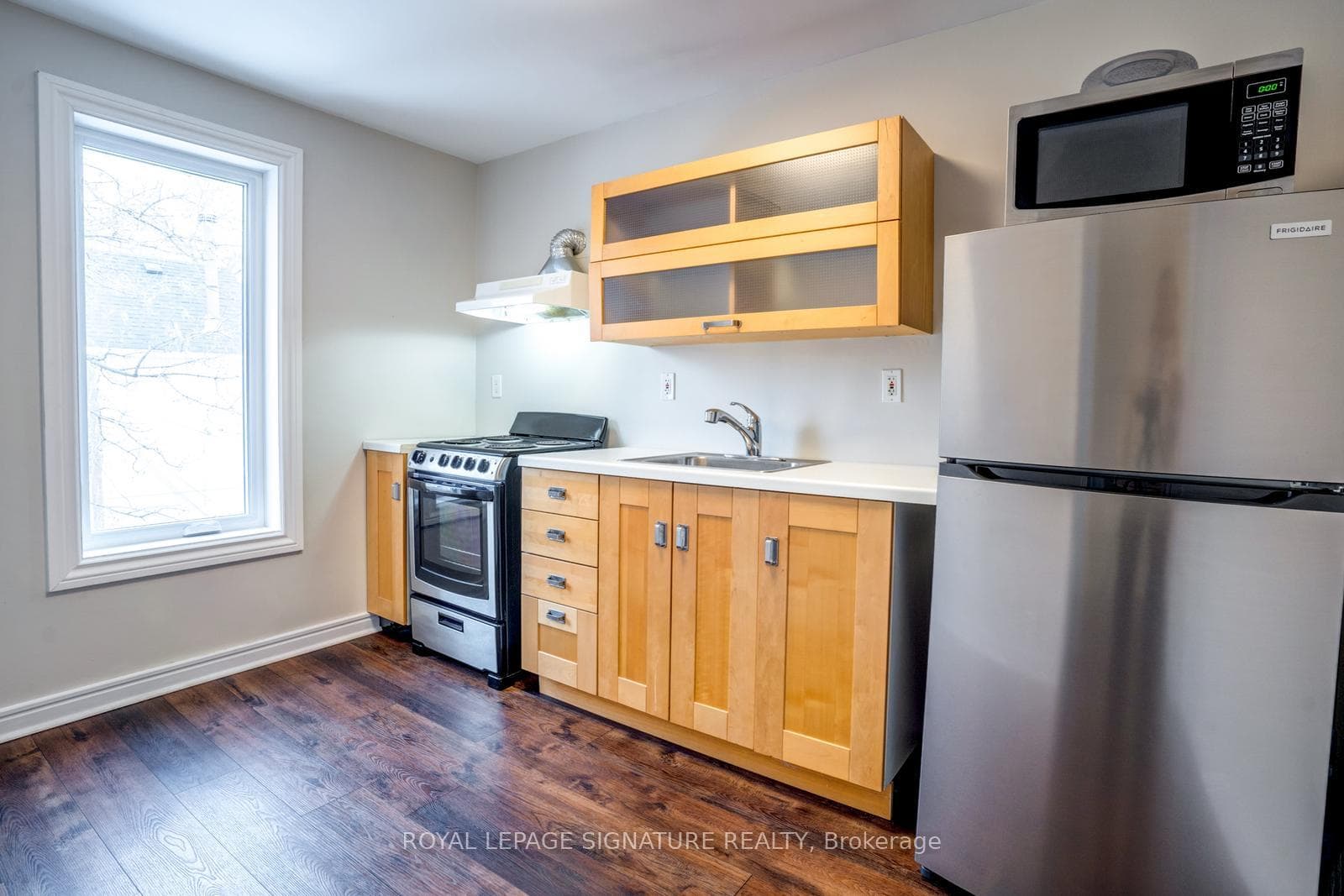 689 Pape Avenue Unit Upper photo 5