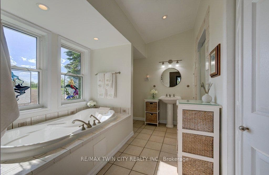 4 piece primary ensuite