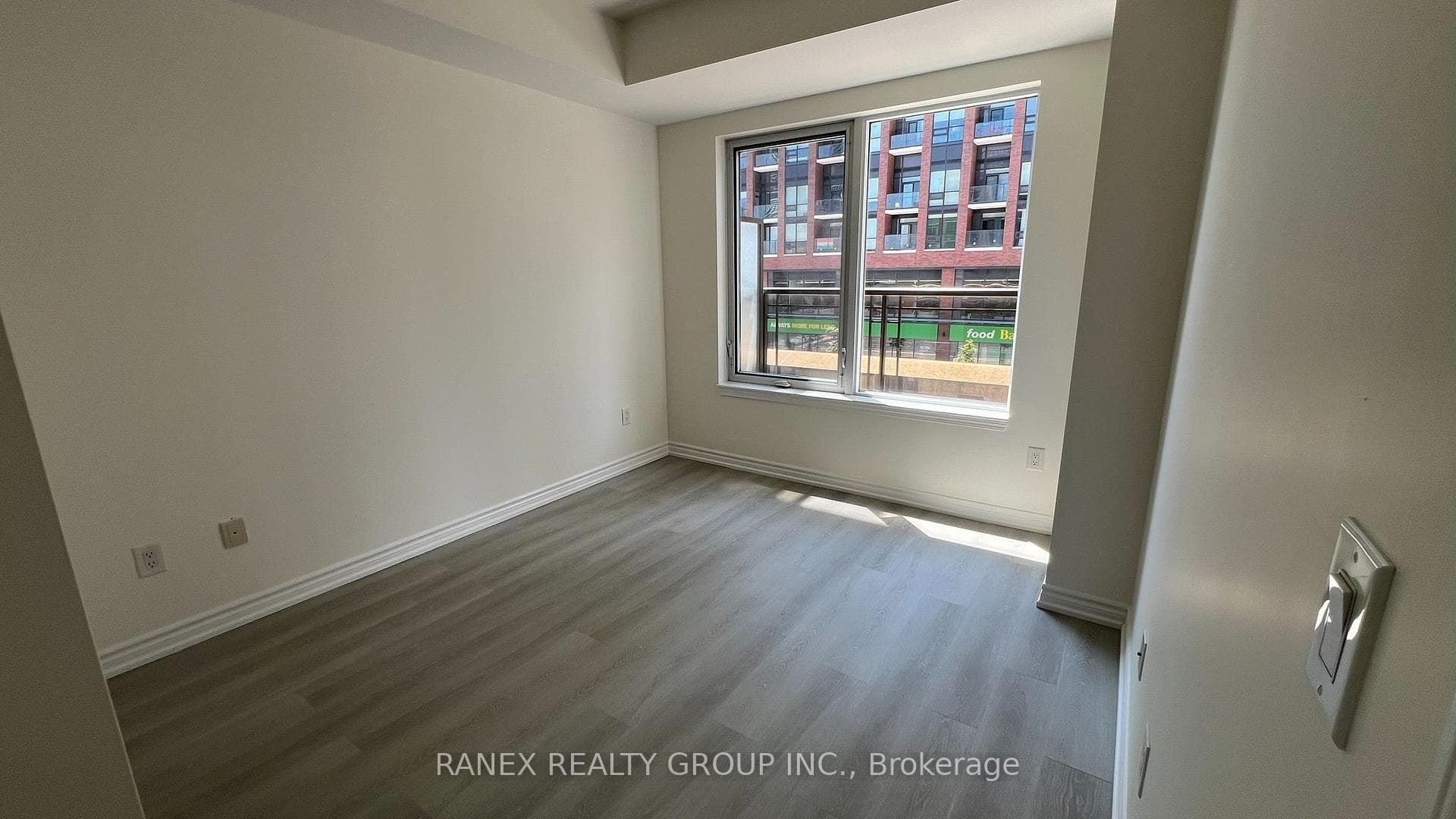 385 Prince Of Wales Drive Unit 317 photo 24