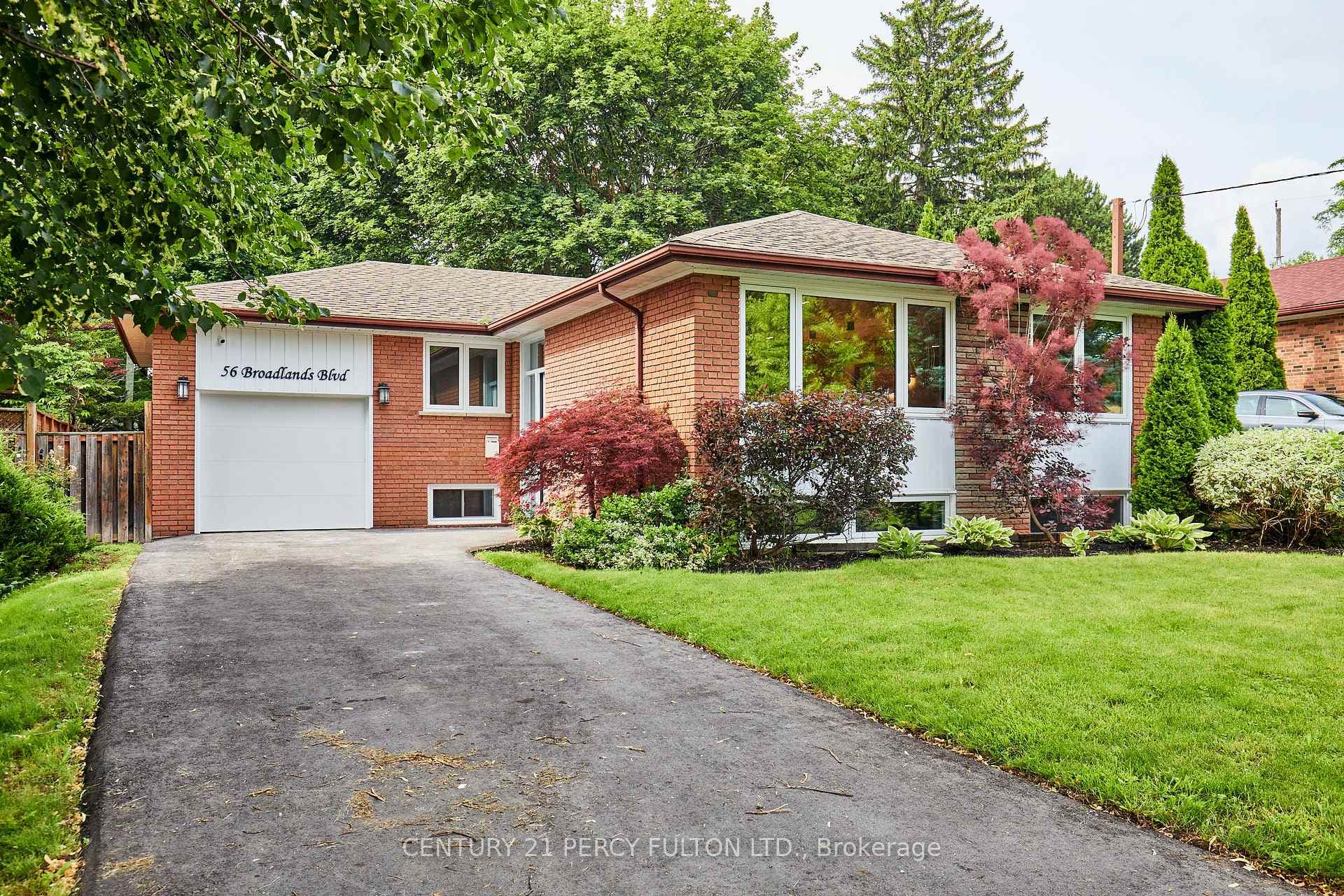 56 Broadlands Boulevard photo 1