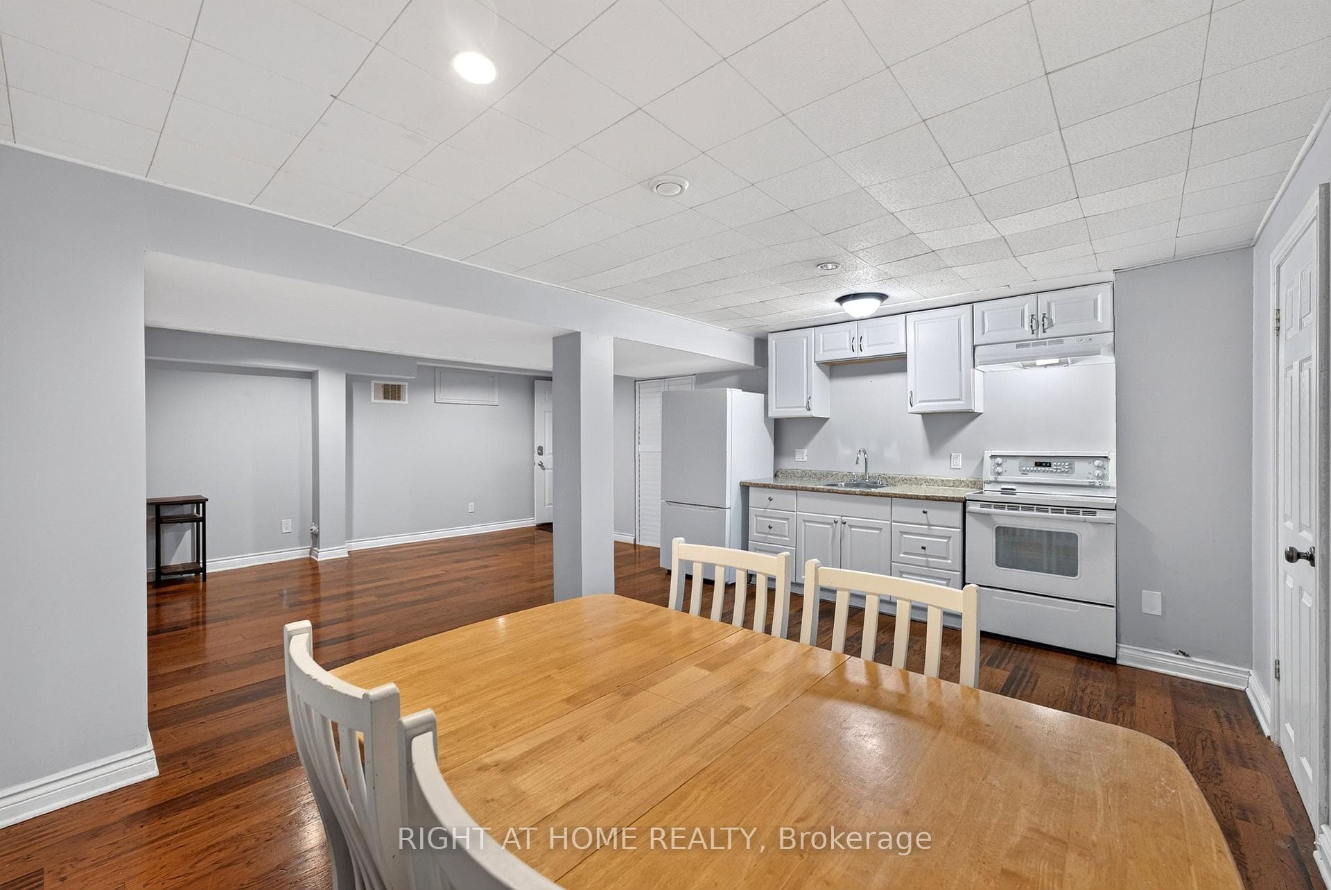 60 Westwood Drive photo 9