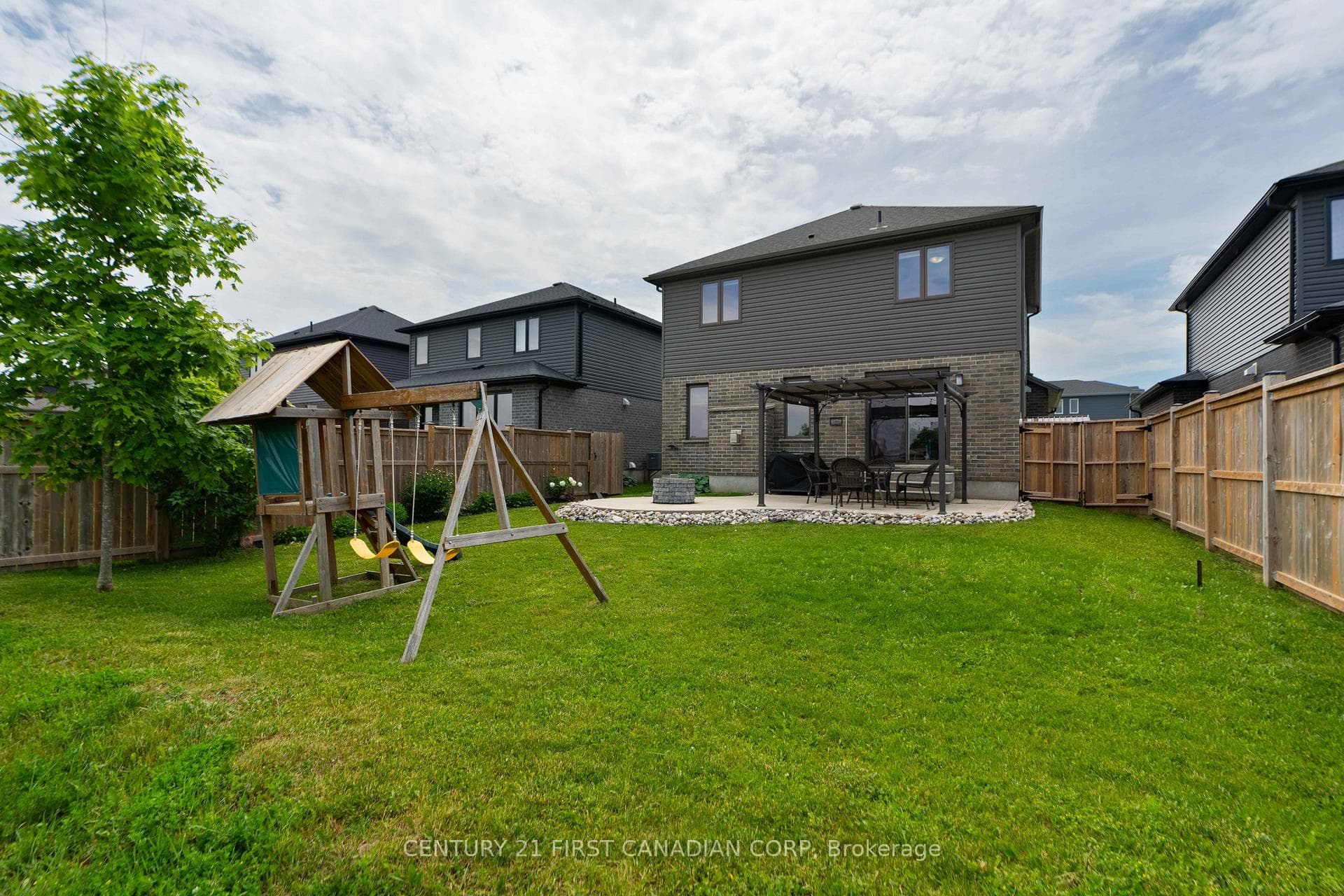 148 Gilmour Drive photo 33