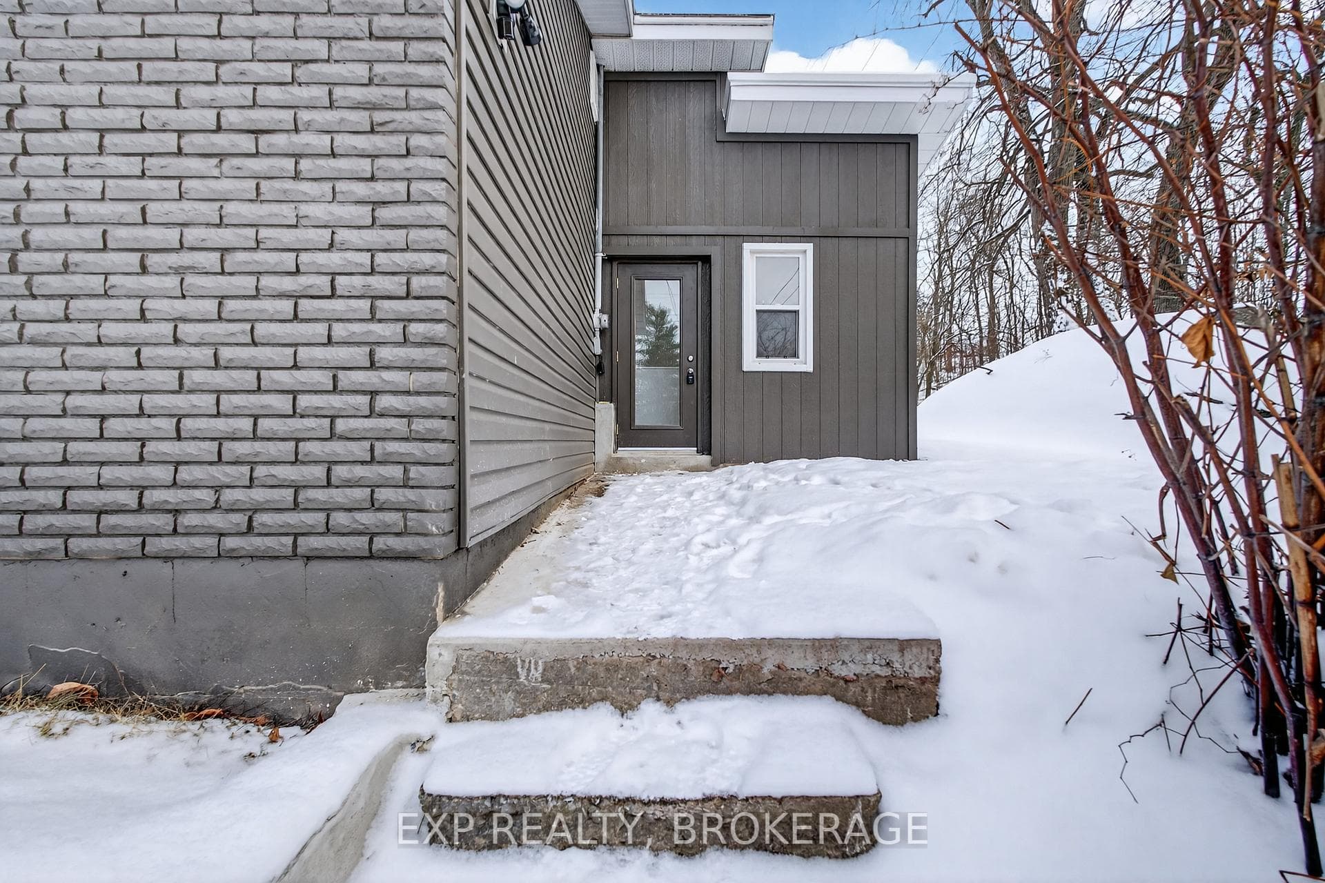 6402 PERTH Road photo 3