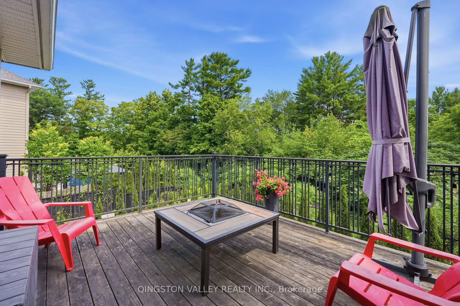 198 Escarpment Crescent photo 47