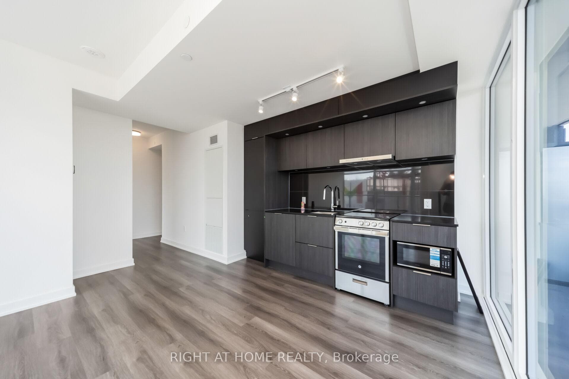 448 Burnhamthorpe Road Unit 3111 photo 14