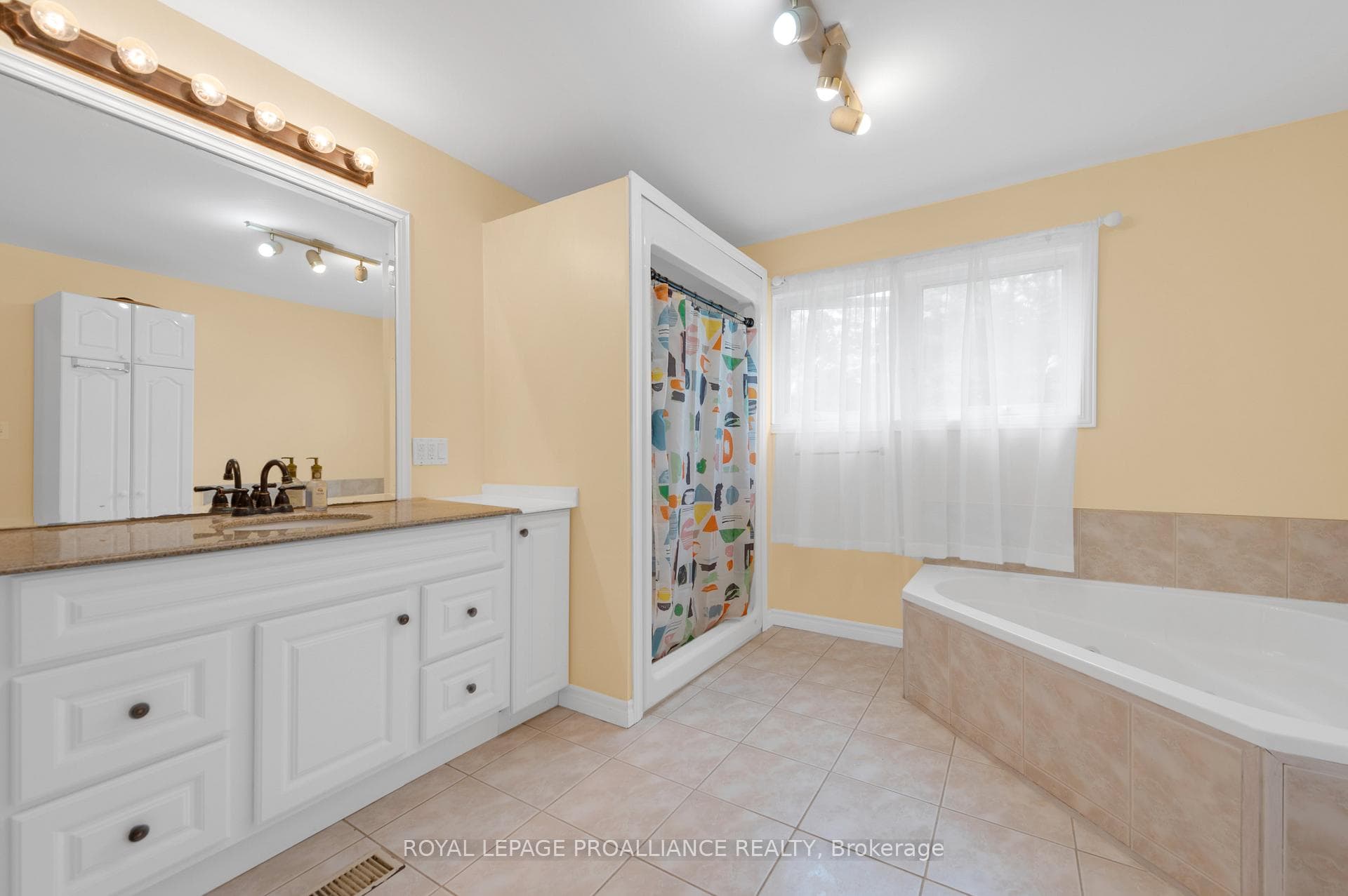 226 William Street photo 16
