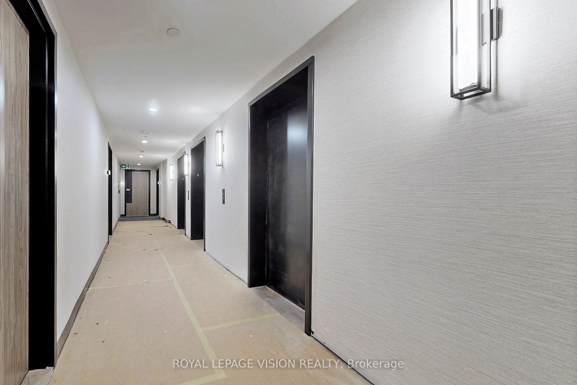 1007 The Queensway Way Unit 415 photo 5