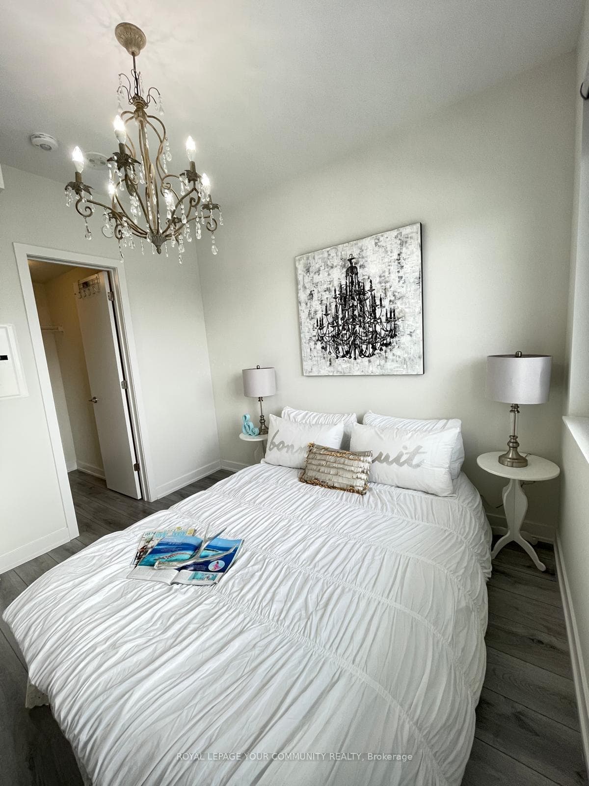 15 Ellerslie Avenue Unit 806 photo 3